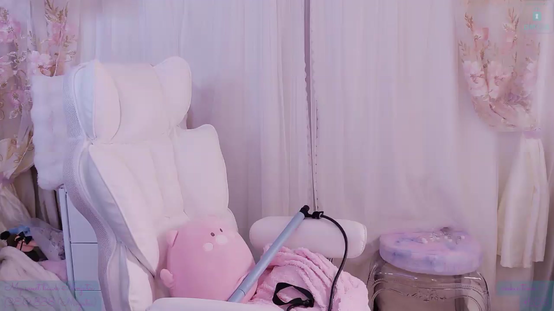Gallery image thumbnail from meowtheworld's myfreecams stream on, 08/23/2026, 07:05 image 16 of 20