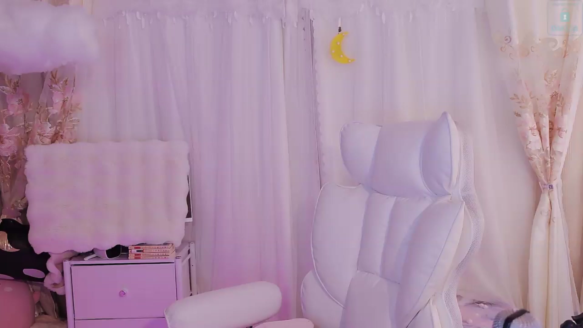 Gallery image thumbnail from meowtheworld's myfreecams stream on, 08/30/2026, 07:51 image 2 of 20