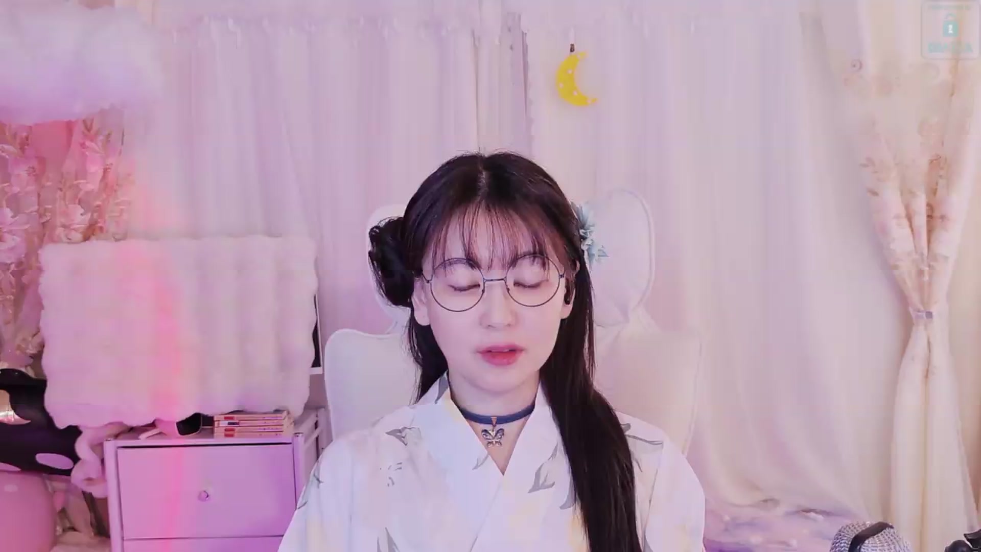 Gallery image thumbnail from meowtheworld's myfreecams stream on, 08/30/2026, 07:51 image 3 of 20
