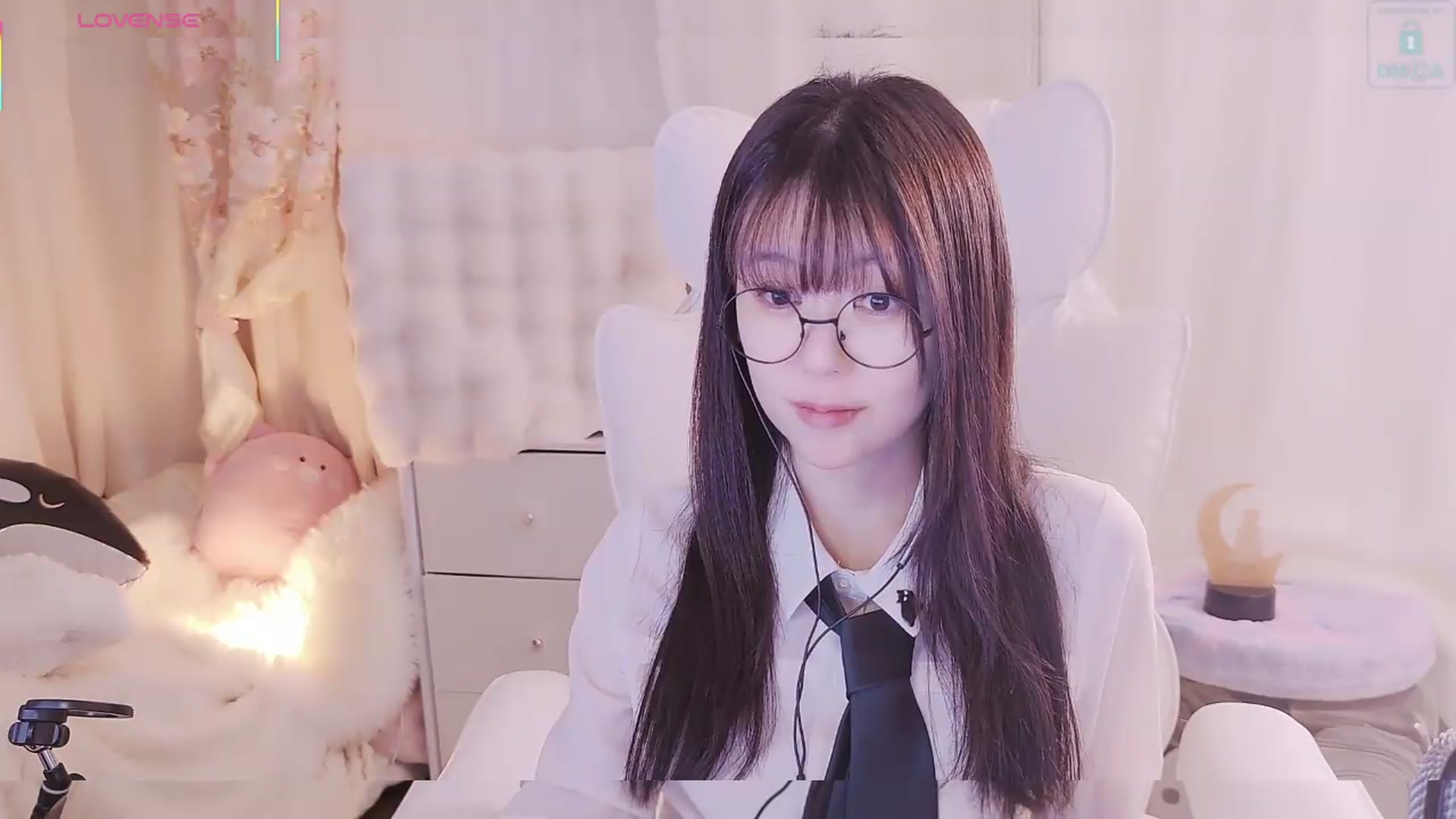 Gallery image thumbnail from meowtheworld's myfreecams stream on, 09/19/2026, 15:41 image 12 of 20