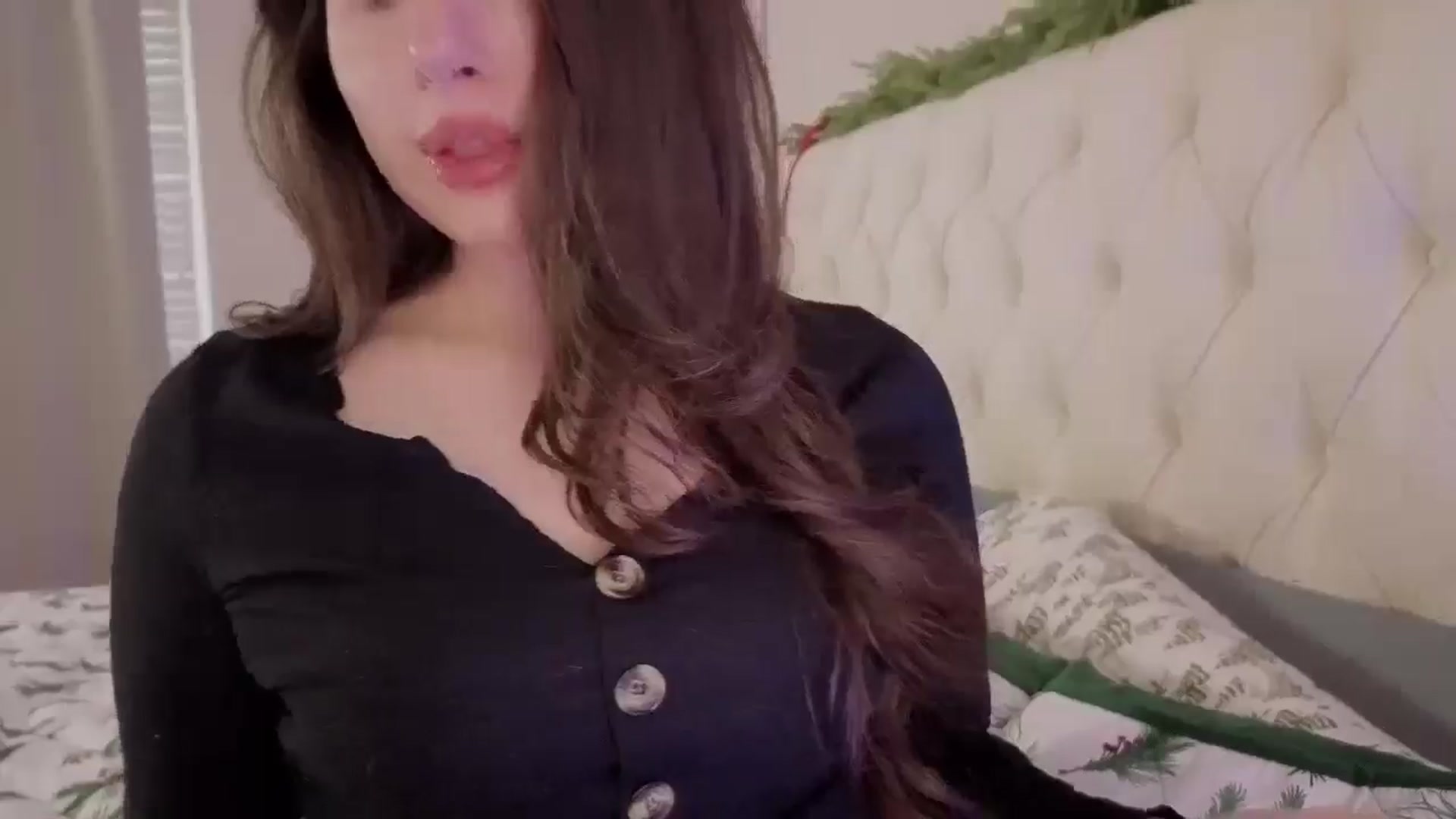 Gallery image thumbnail from merrydickmas's myfreecams stream on, 12/21/2025, 24:35 image 9 of 20