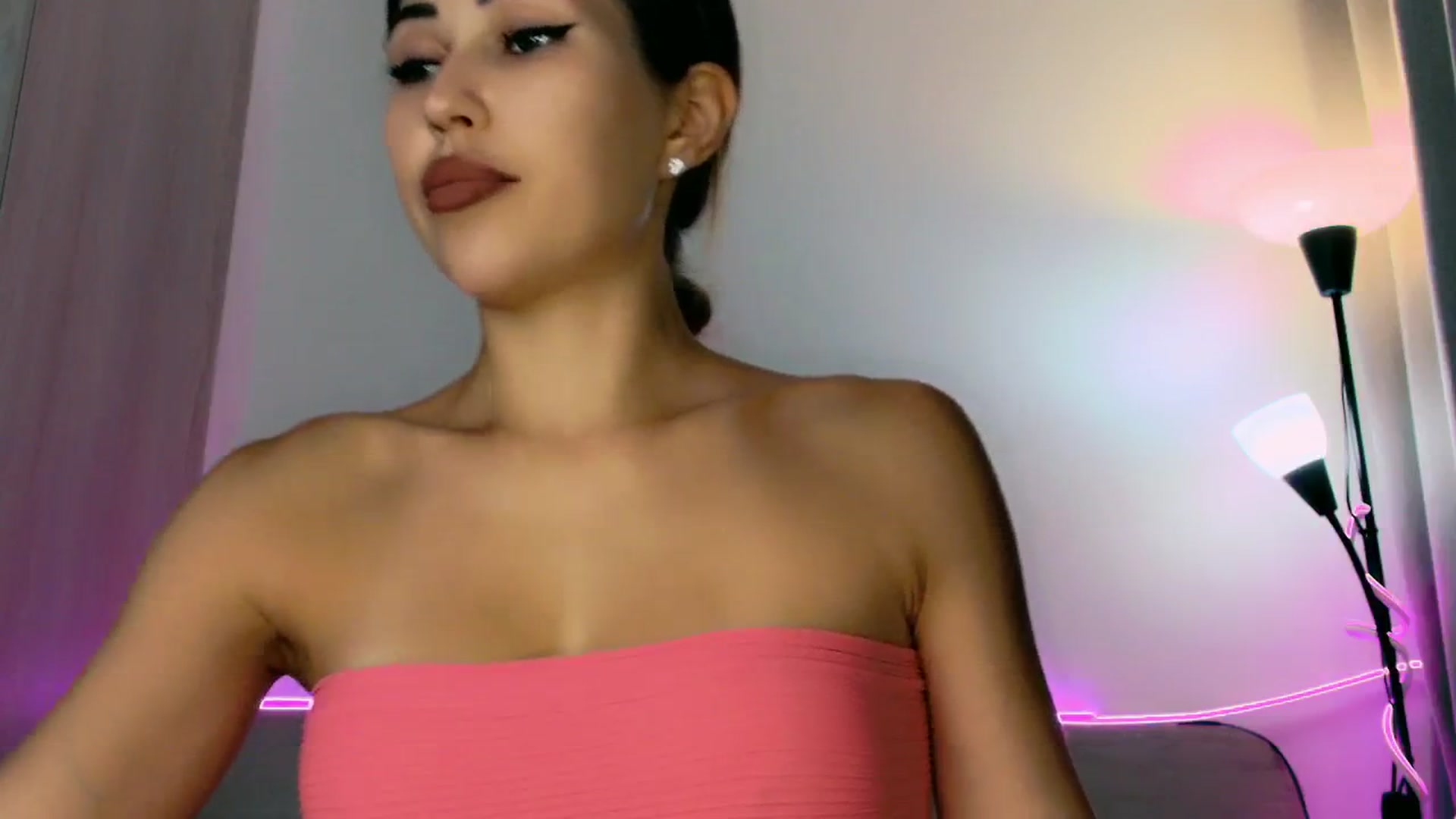 Gallery image thumbnail from mia4sin's myfreecams stream on, 02/07/2025, 10:30 image 10 of 20