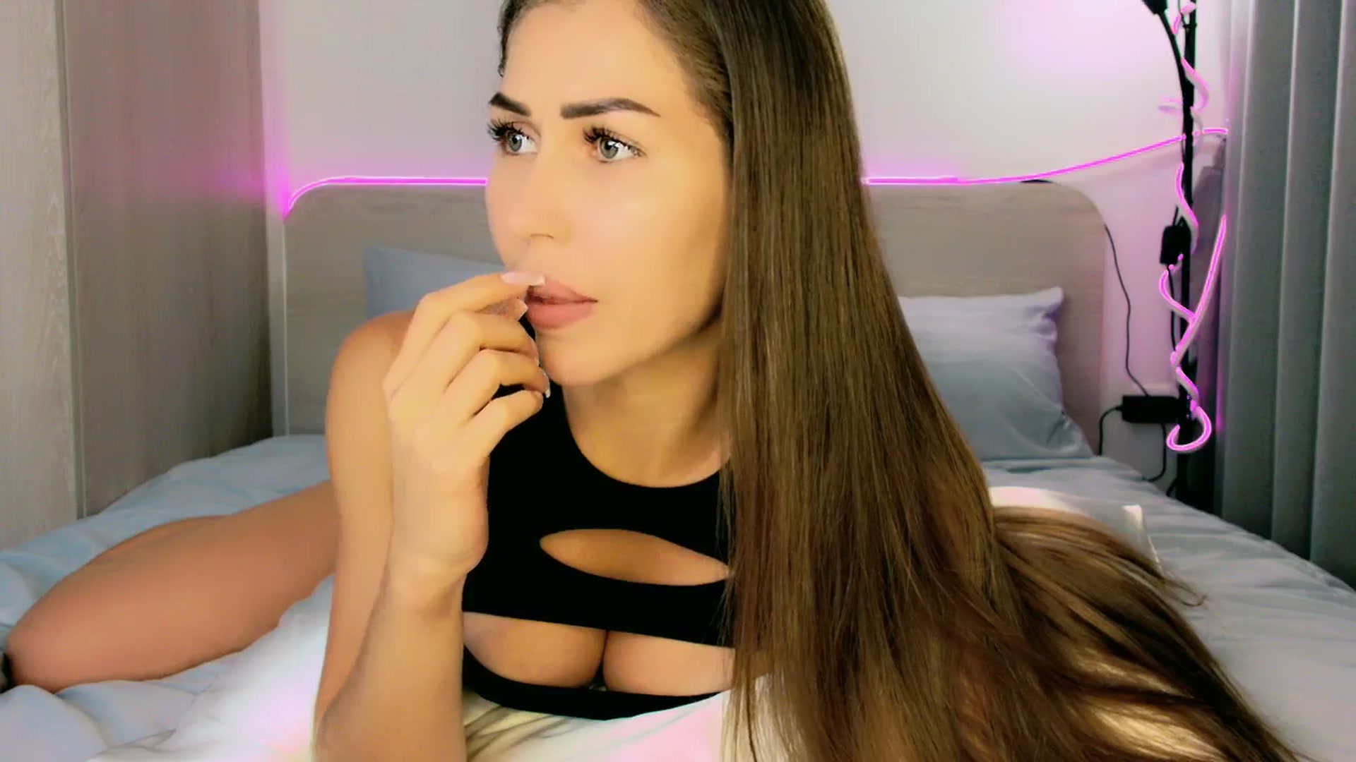 Gallery image thumbnail from mia4sin's myfreecams stream on, 02/28/2025, 16:52 image 14 of 20