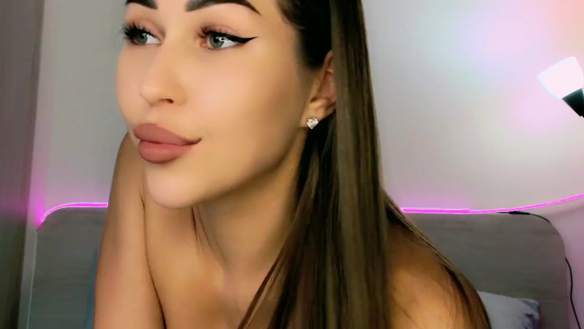 Gallery image thumbnail from mia4sin's myfreecams stream on, 04/08/2025, 09:51 image 15 of 20