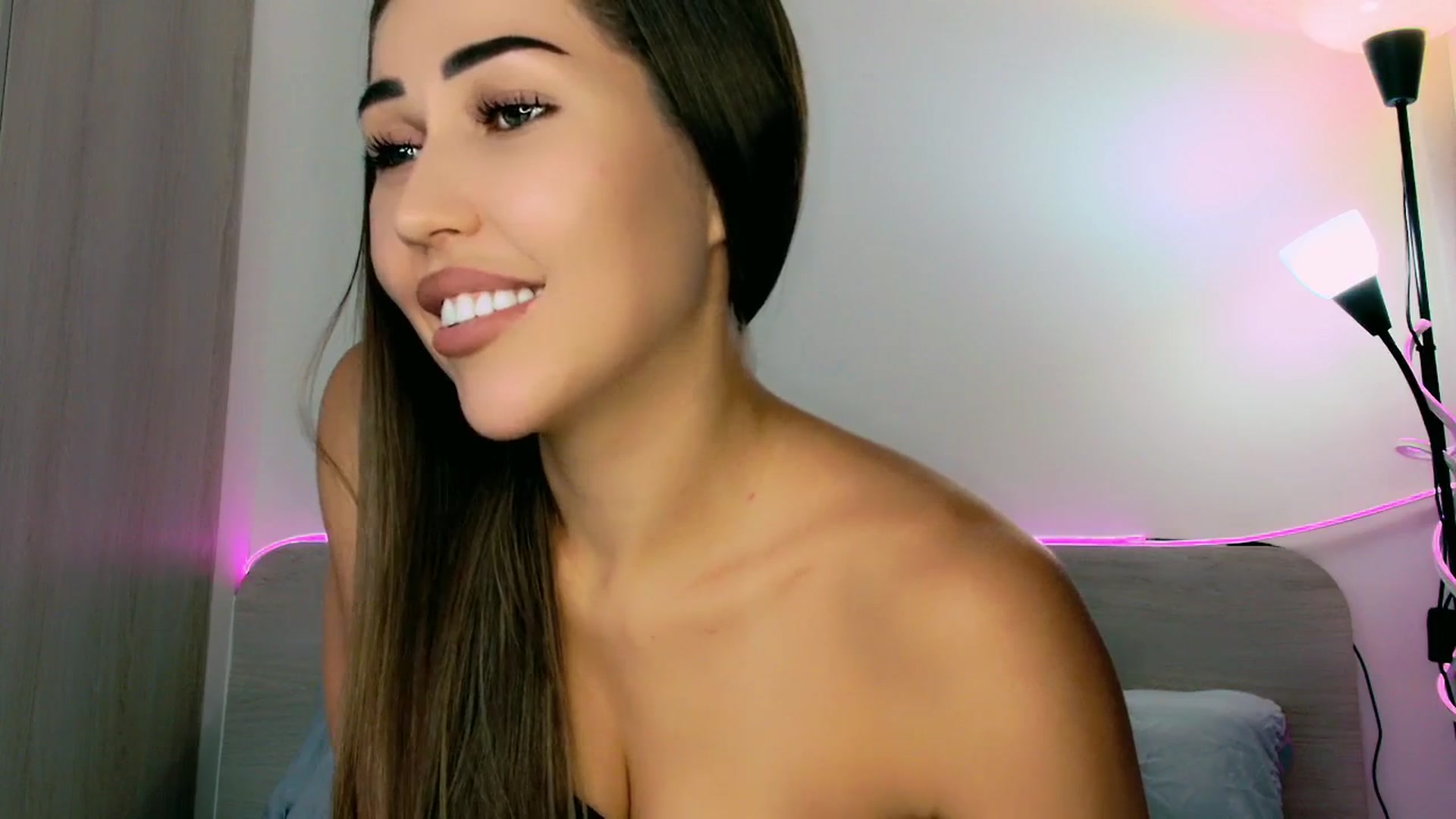 Gallery image thumbnail from mia4sin's myfreecams stream on, 04/16/2025, 10:04 image 16 of 20