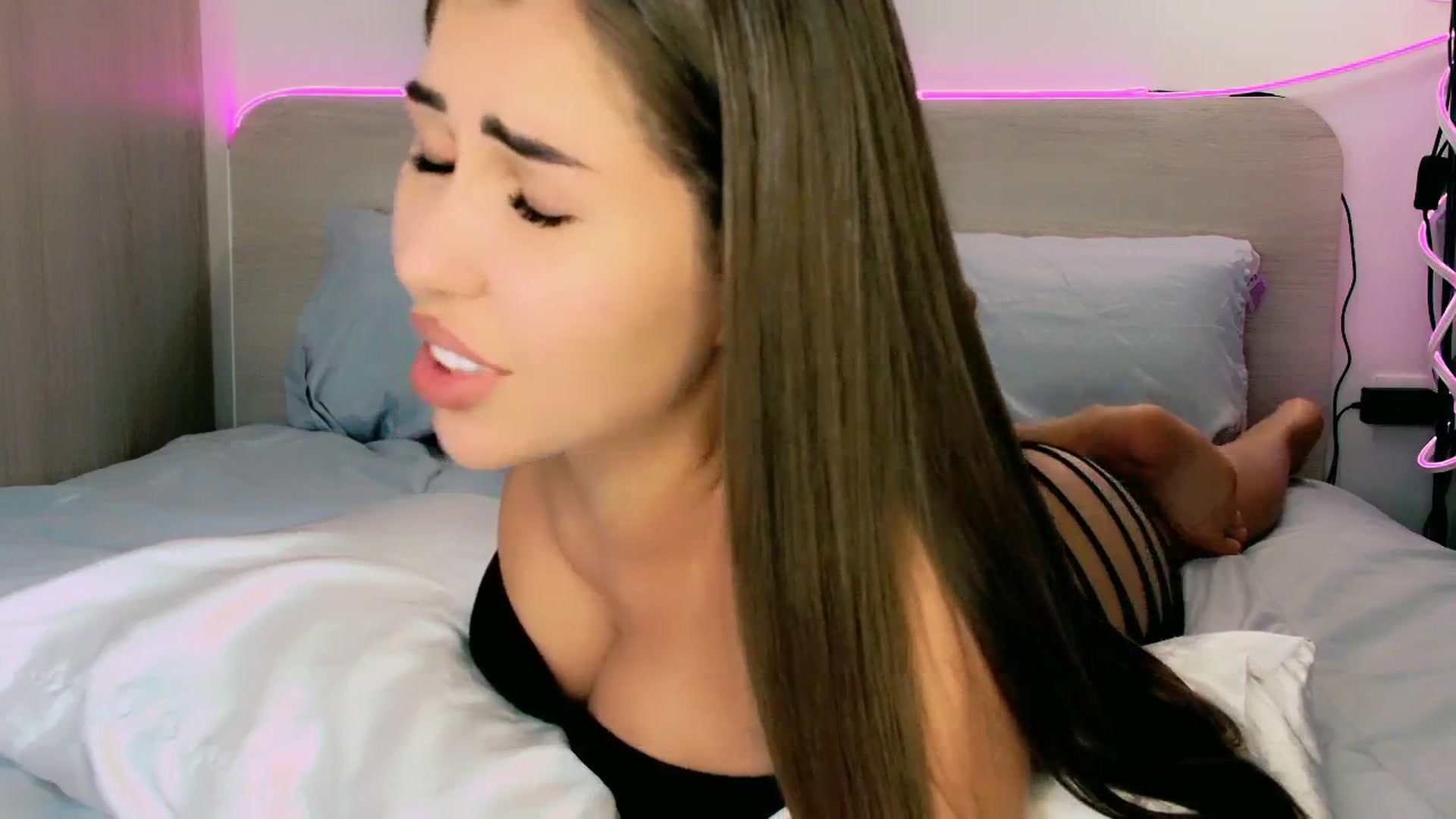 Gallery image thumbnail from mia4sin's myfreecams stream on, 04/16/2025, 12:30 image 11 of 20