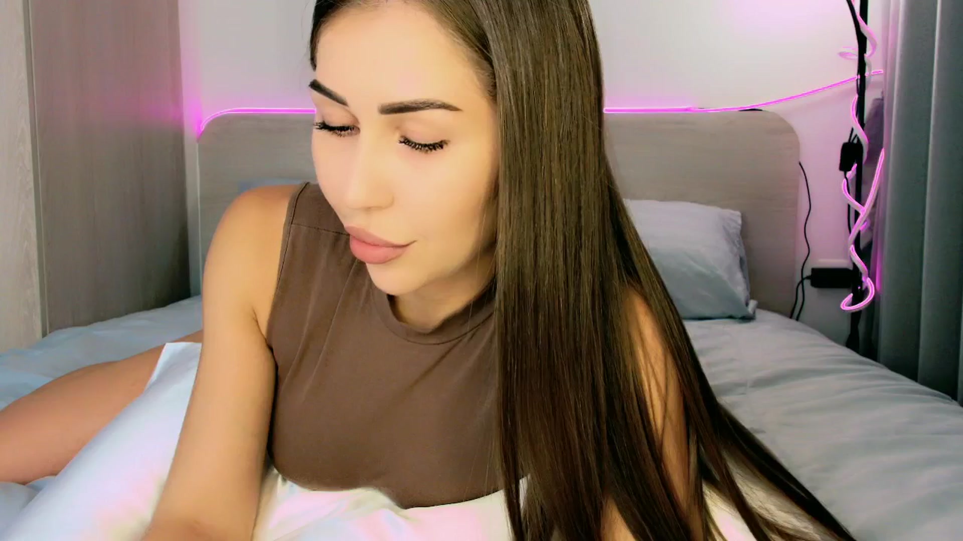 Gallery image thumbnail from mia4sin's myfreecams stream on, 04/20/2025, 09:59 image 2 of 20