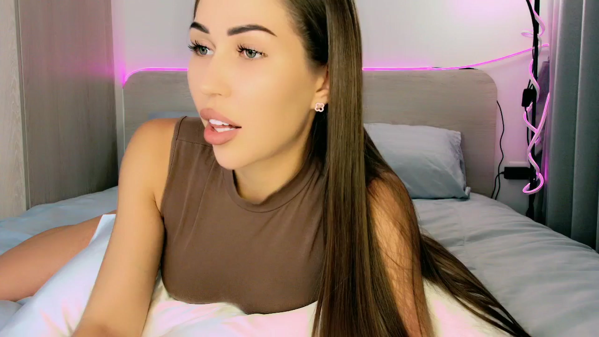 Gallery image thumbnail from mia4sin's myfreecams stream on, 04/20/2025, 09:59 image 3 of 20