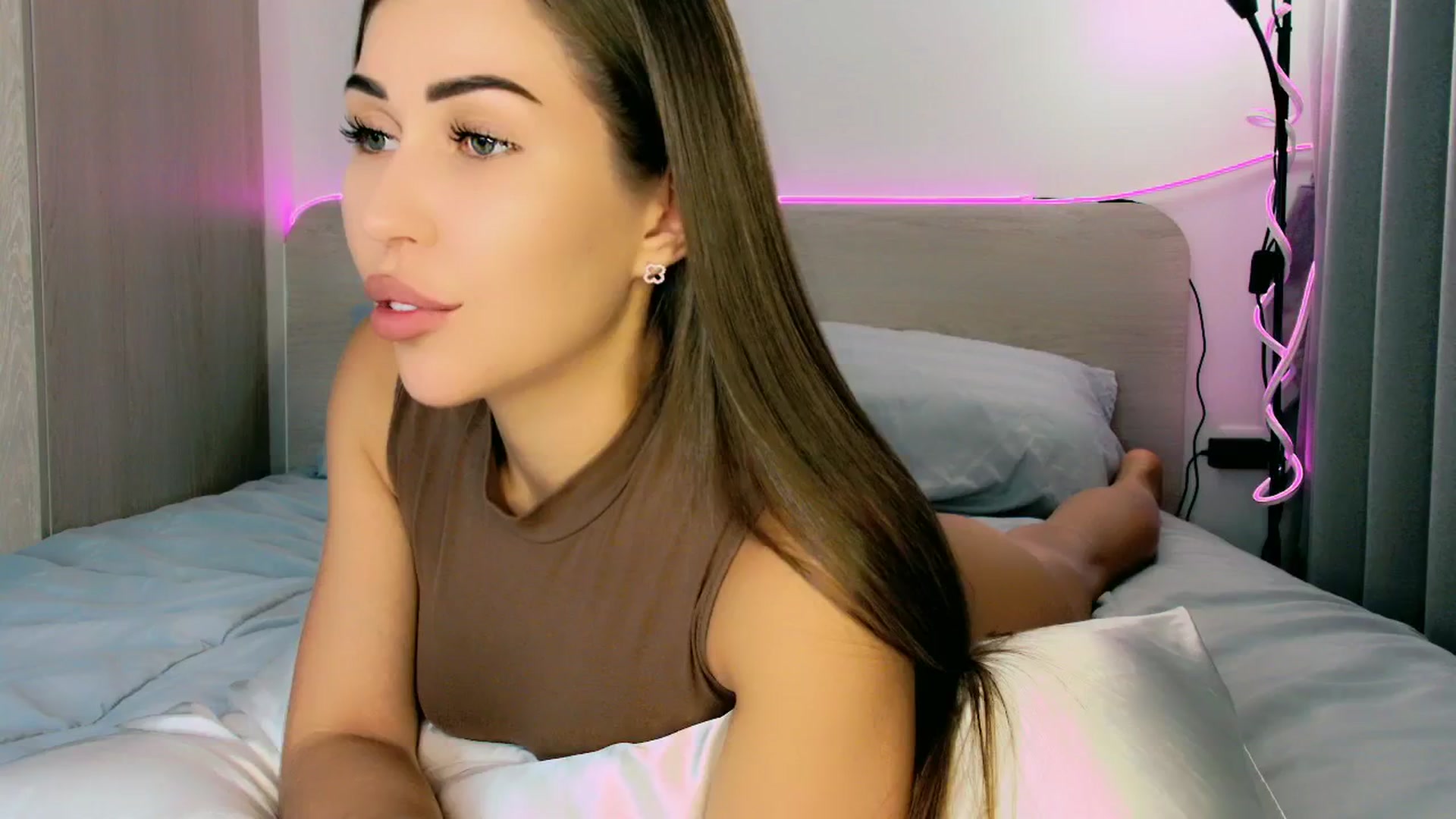 Gallery image thumbnail from mia4sin's myfreecams stream on, 04/20/2025, 11:19 image 4 of 20