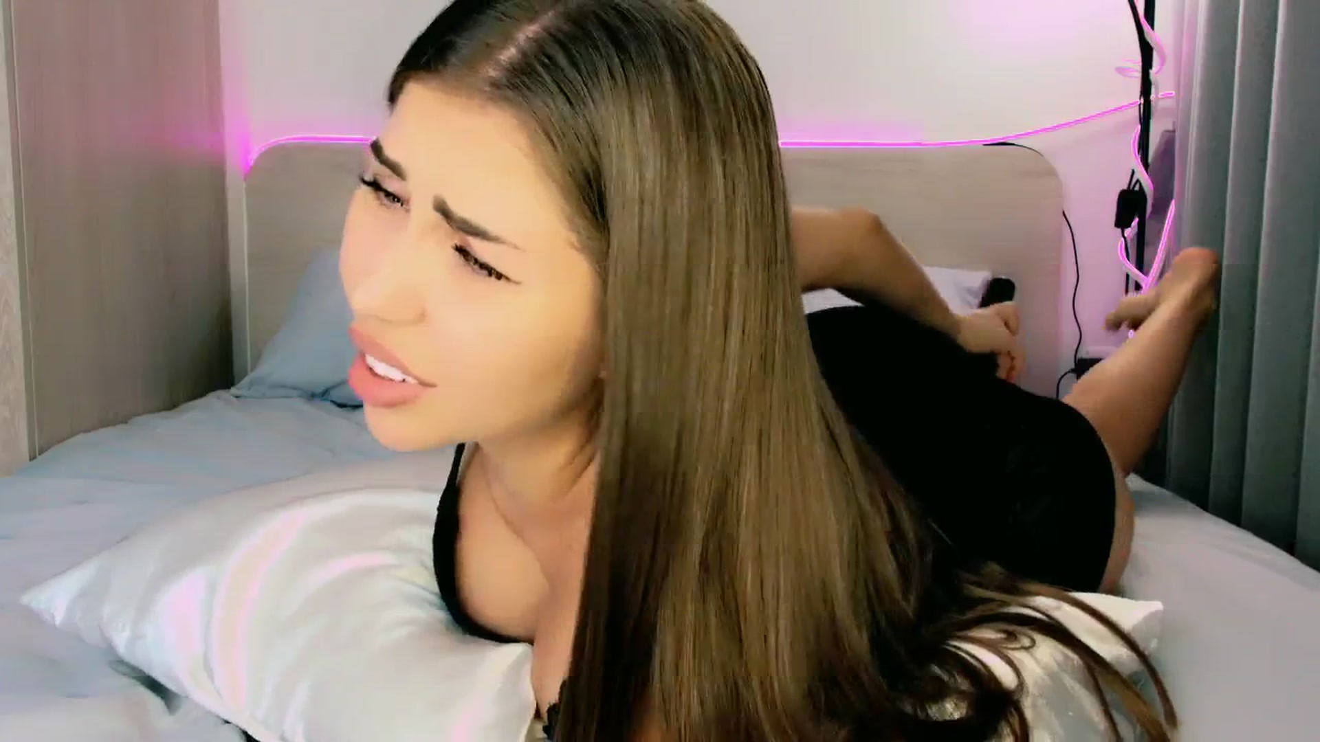 Gallery image thumbnail from mia4sin's myfreecams stream on, 04/28/2025, 11:09 image 15 of 20