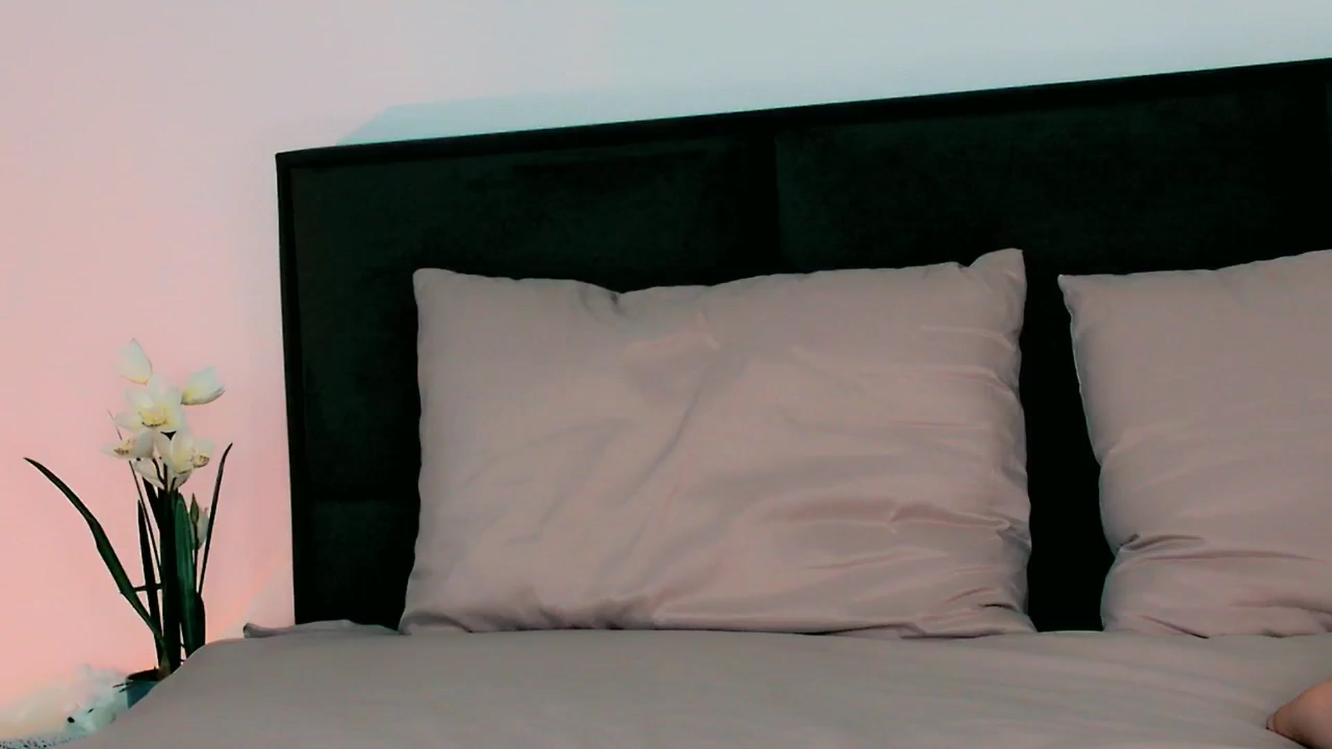 Gallery image thumbnail from mia4sin's myfreecams stream on, 09/10/2025, 14:06 image 15 of 20