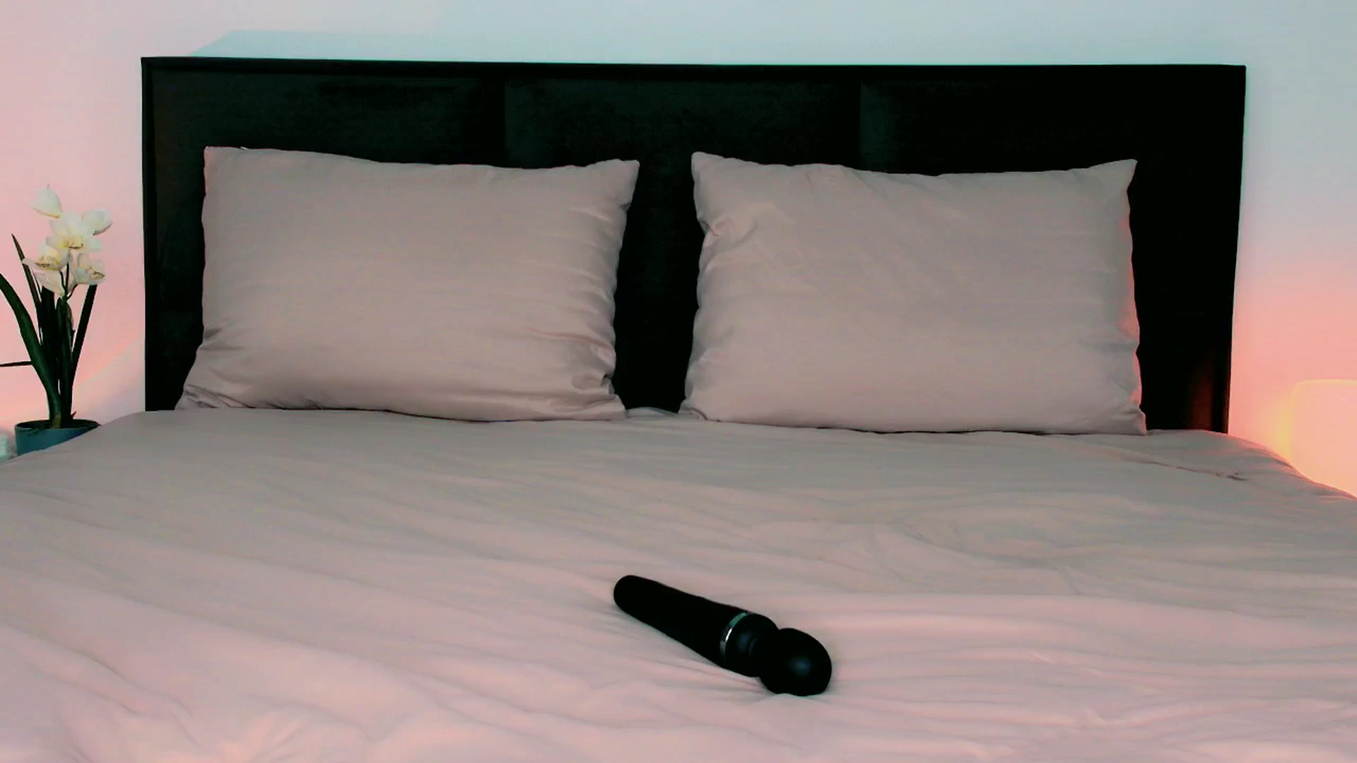 Gallery image thumbnail from mia4sin's myfreecams stream on, 09/17/2025, 10:52 image 9 of 20