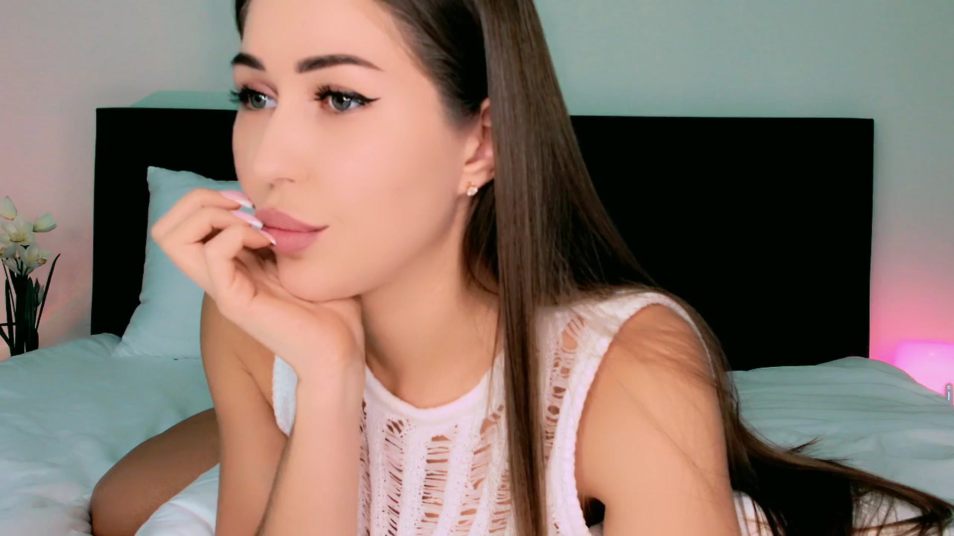 Gallery image thumbnail from mia4sin's myfreecams stream on, 10/13/2025, 11:52 image 8 of 20