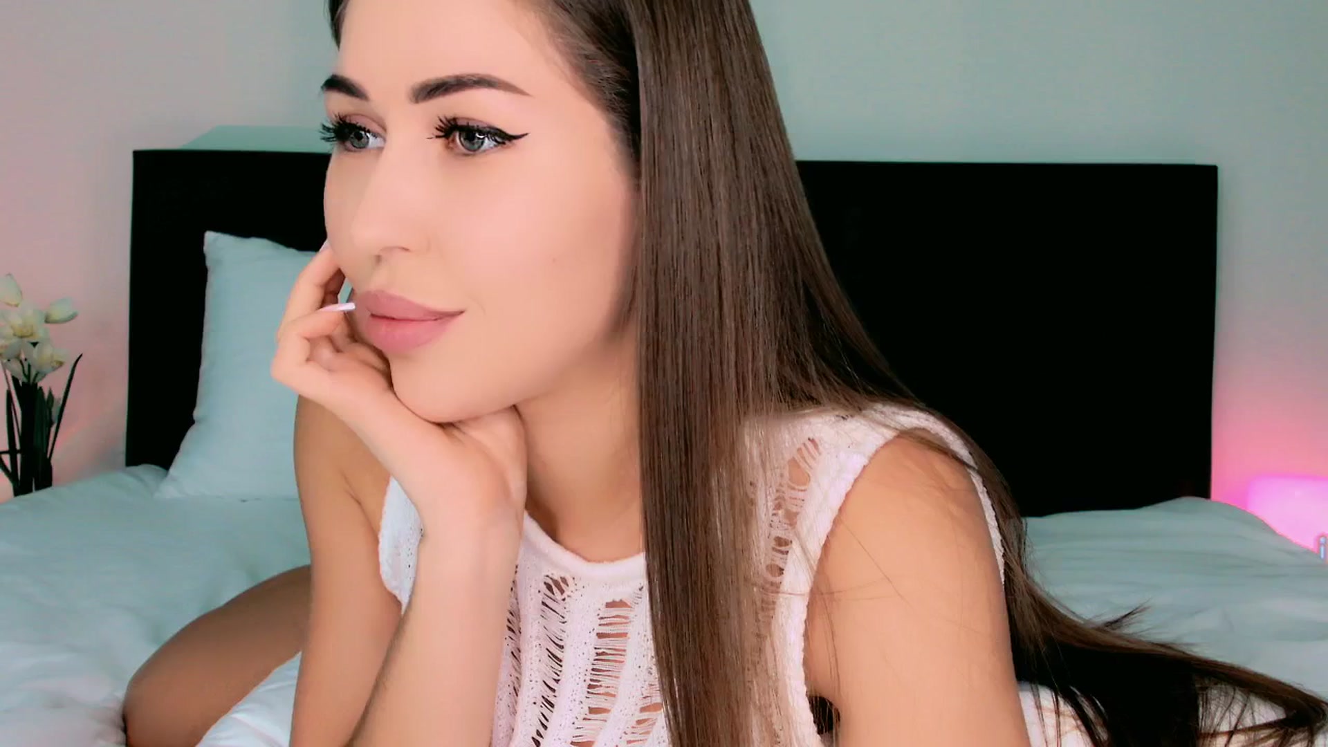 Gallery image thumbnail from mia4sin's myfreecams stream on, 10/13/2025, 11:52 image 4 of 20