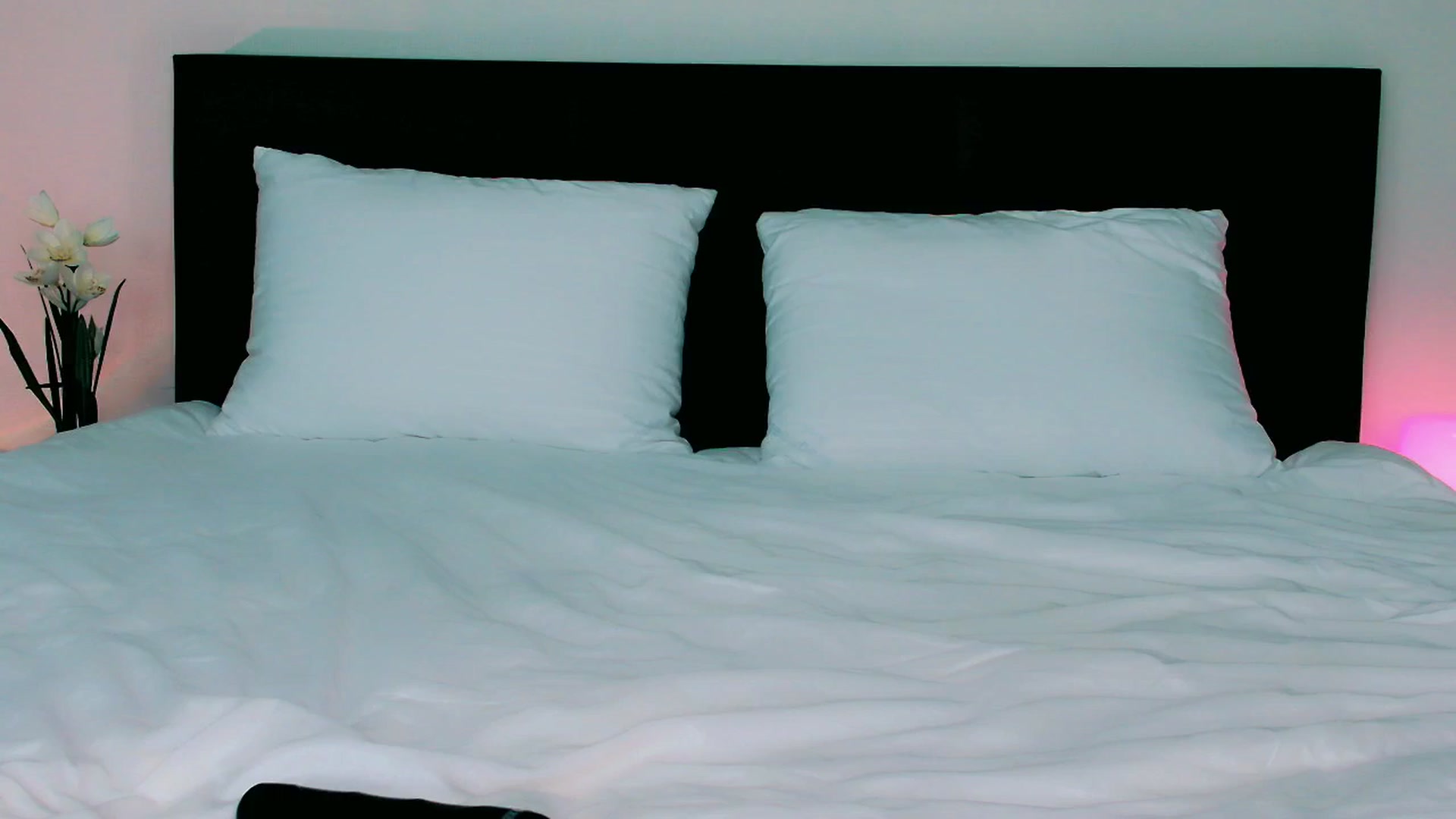 Gallery image thumbnail from mia4sin's myfreecams stream on, 10/13/2025, 12:40 image 10 of 20