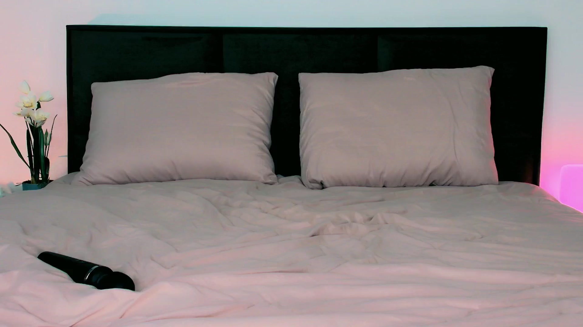 Gallery image thumbnail from mia4sin's myfreecams stream on, 10/19/2025, 12:32 image 9 of 20