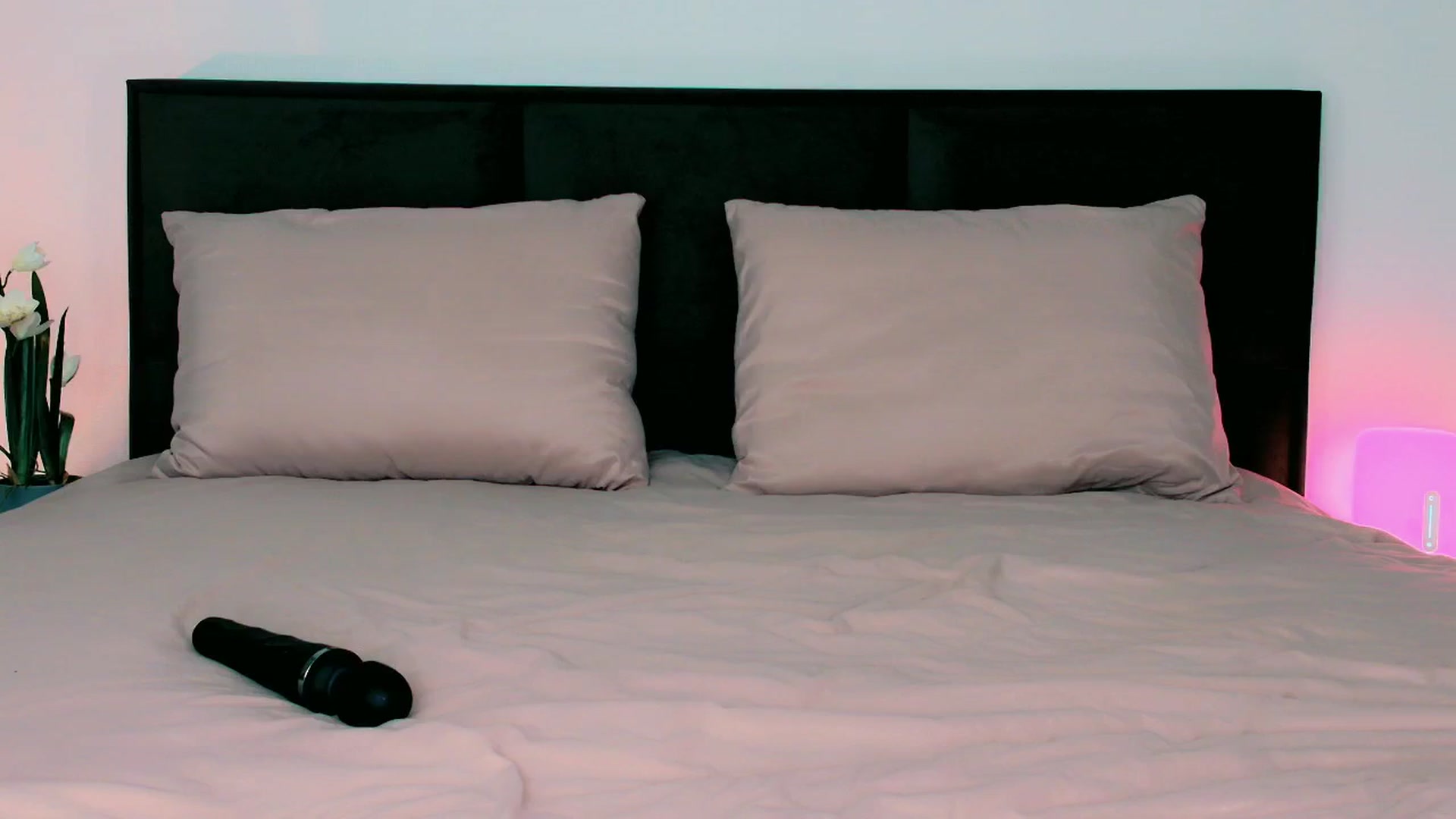 Gallery image thumbnail from mia4sin's myfreecams stream on, 10/22/2025, 12:39 image 5 of 20