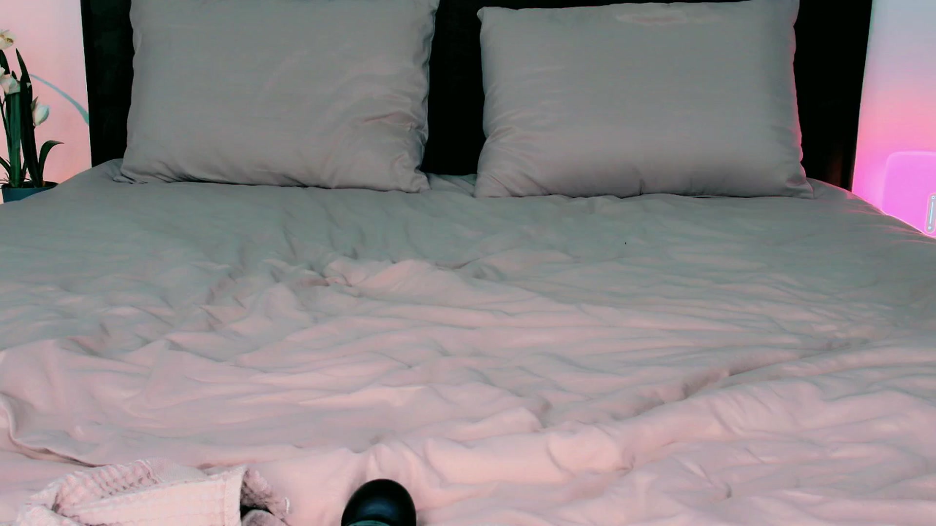 Gallery image thumbnail from mia4sin's myfreecams stream on, 10/26/2025, 12:36 image 11 of 20
