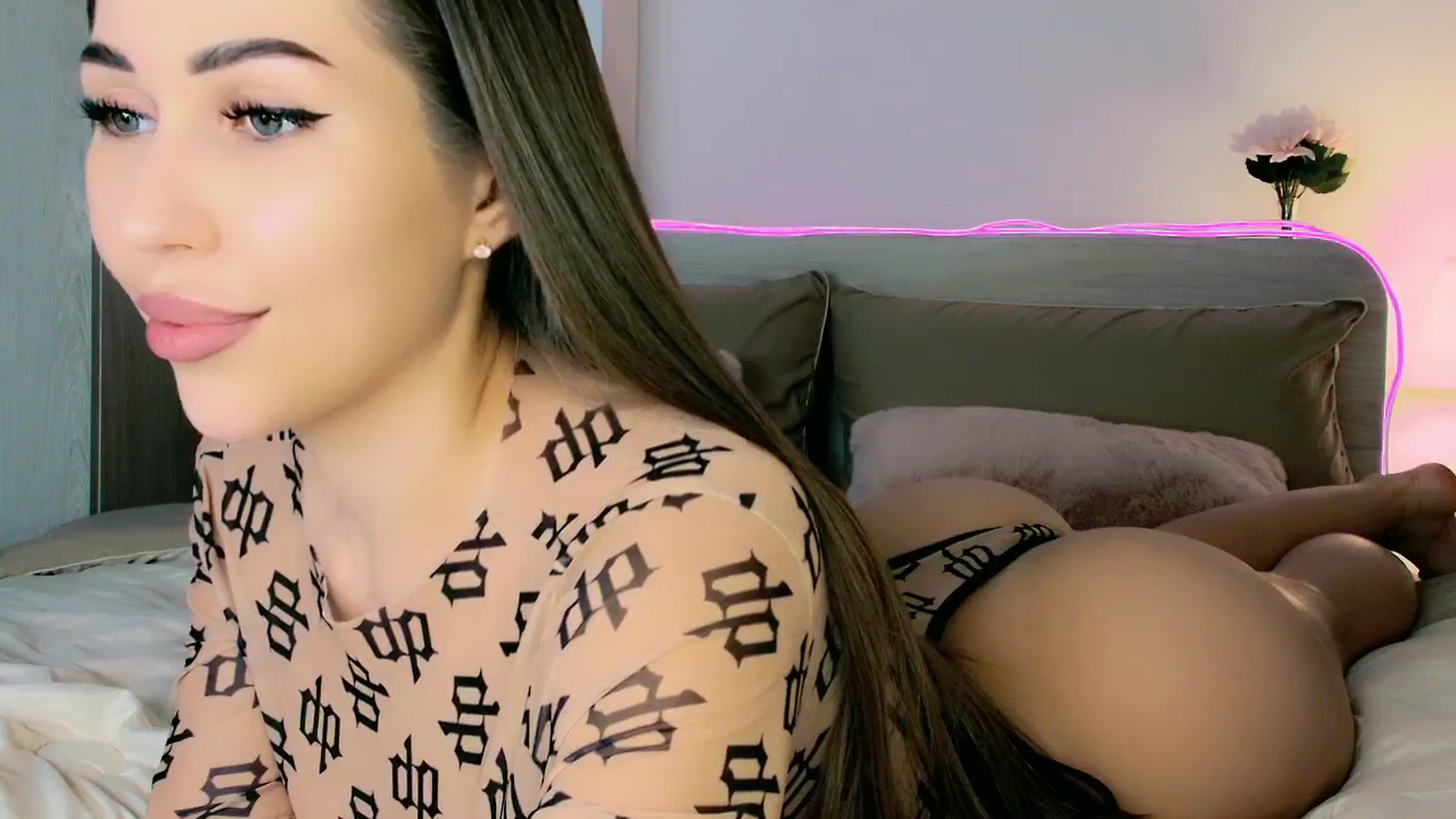 Gallery image thumbnail from mia4sin's myfreecams stream on, 11/12/2025, 10:38 image 14 of 20