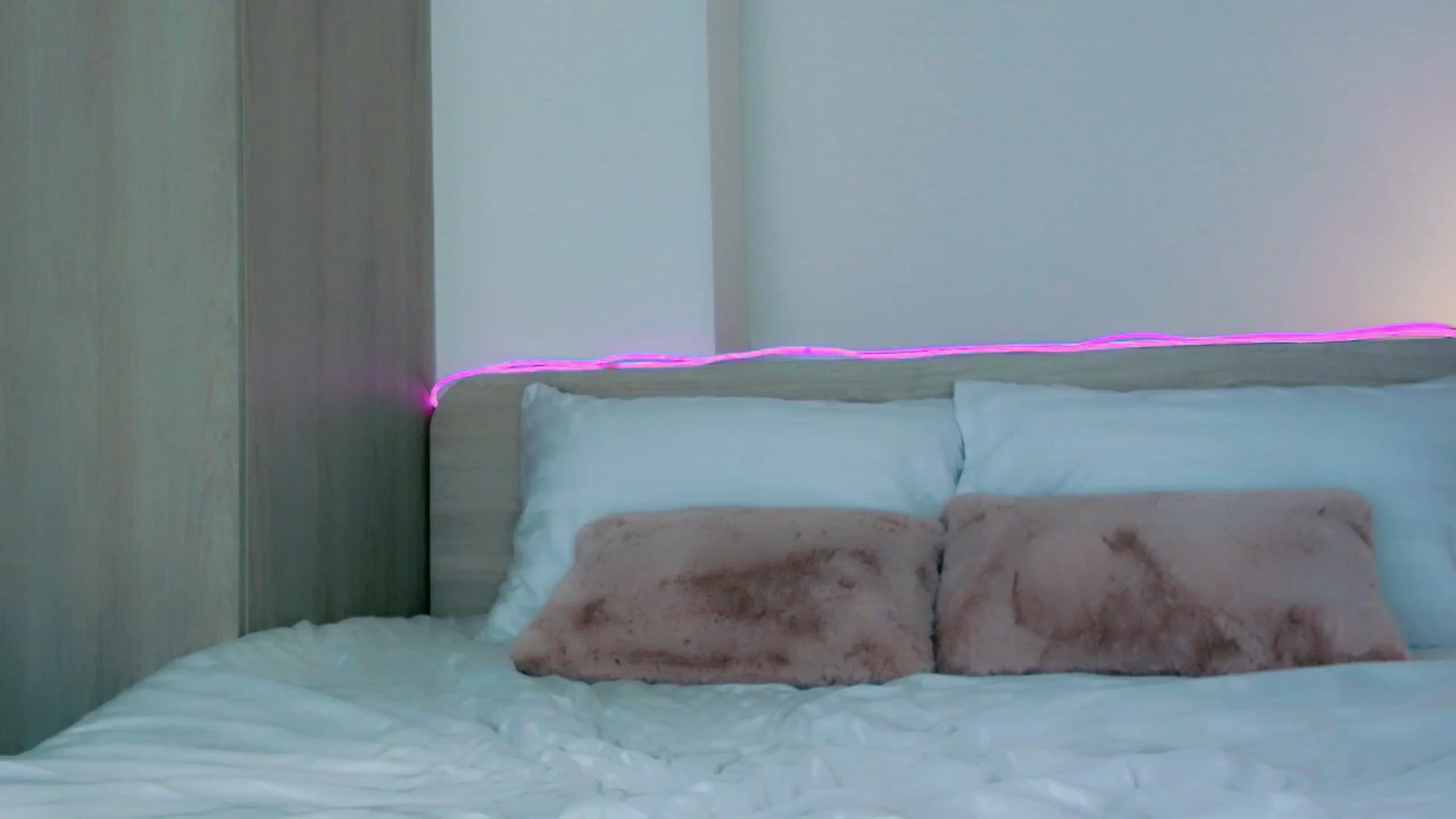 Gallery image thumbnail from mia4sin's myfreecams stream on, 12/17/2025, 09:25 image 10 of 20