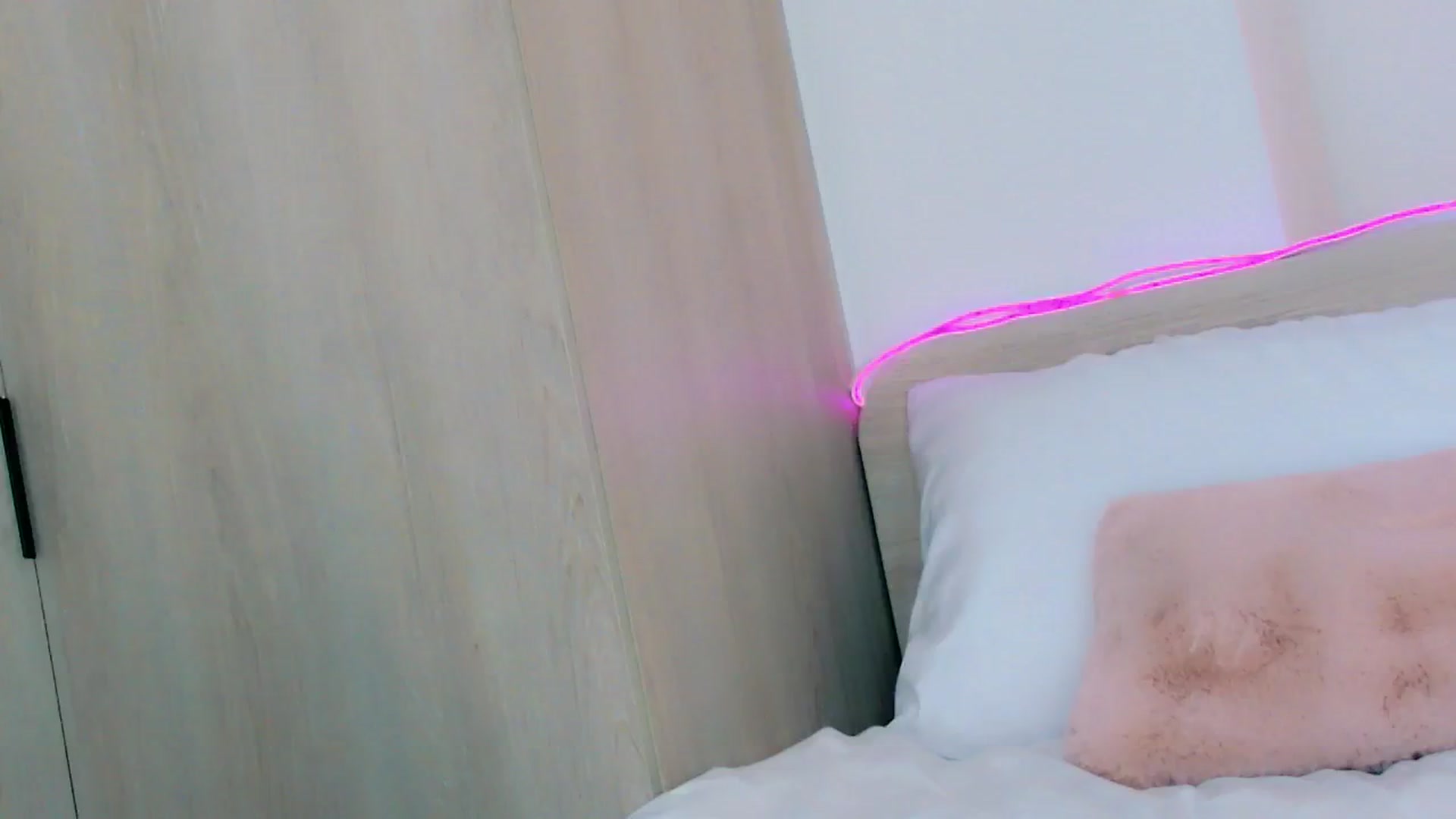 Gallery image thumbnail from mia4sin's myfreecams stream on, 12/25/2025, 10:28 image 8 of 20