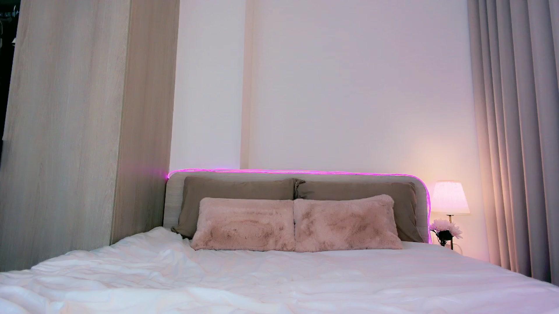 Gallery image thumbnail from mia4sin's myfreecams stream on, 01/16/2026, 09:43 image 7 of 20