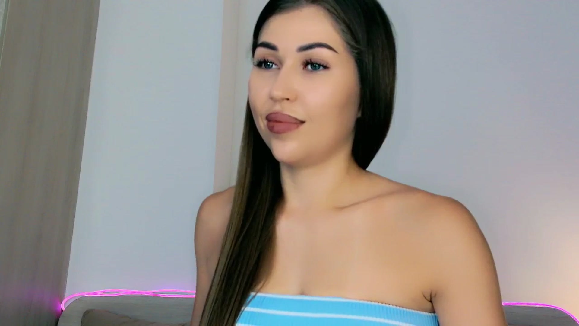 Gallery image thumbnail from mia4sin's myfreecams stream on, 01/18/2026, 07:15 image 16 of 20