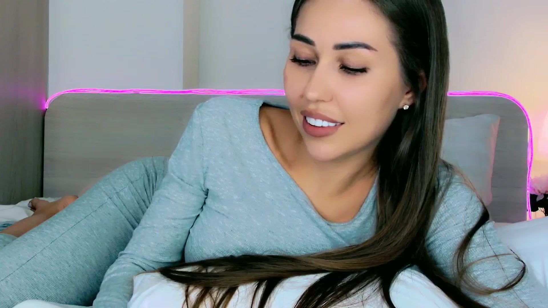 Gallery image thumbnail from mia4sin's myfreecams stream on, 03/22/2026, 13:08 image 14 of 20