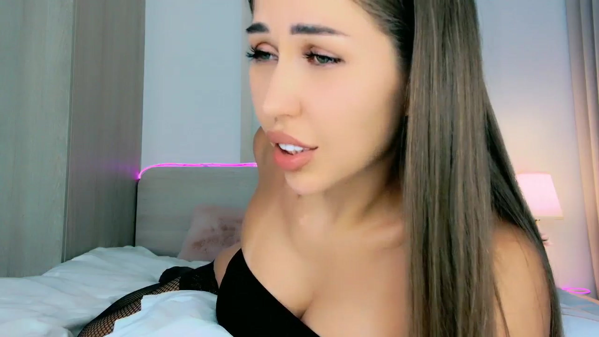 Gallery image thumbnail from mia4sin's myfreecams stream on, 03/24/2026, 17:20 image 17 of 20