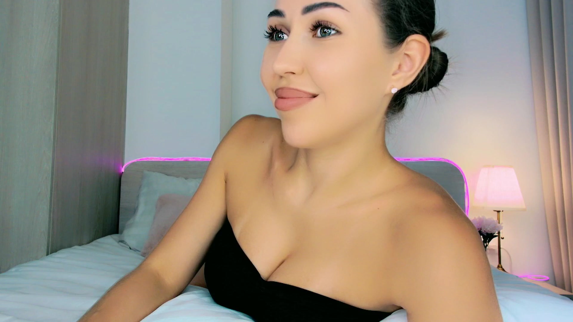 Gallery image thumbnail from mia4sin's myfreecams stream on, 03/27/2026, 14:33 image 17 of 20