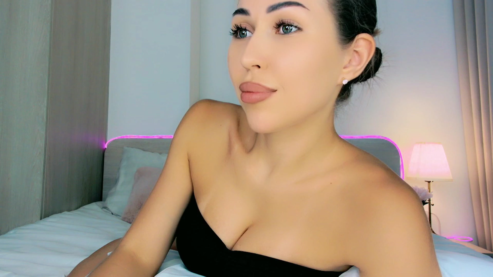 Gallery image thumbnail from mia4sin's myfreecams stream on, 03/27/2026, 14:33 image 18 of 20