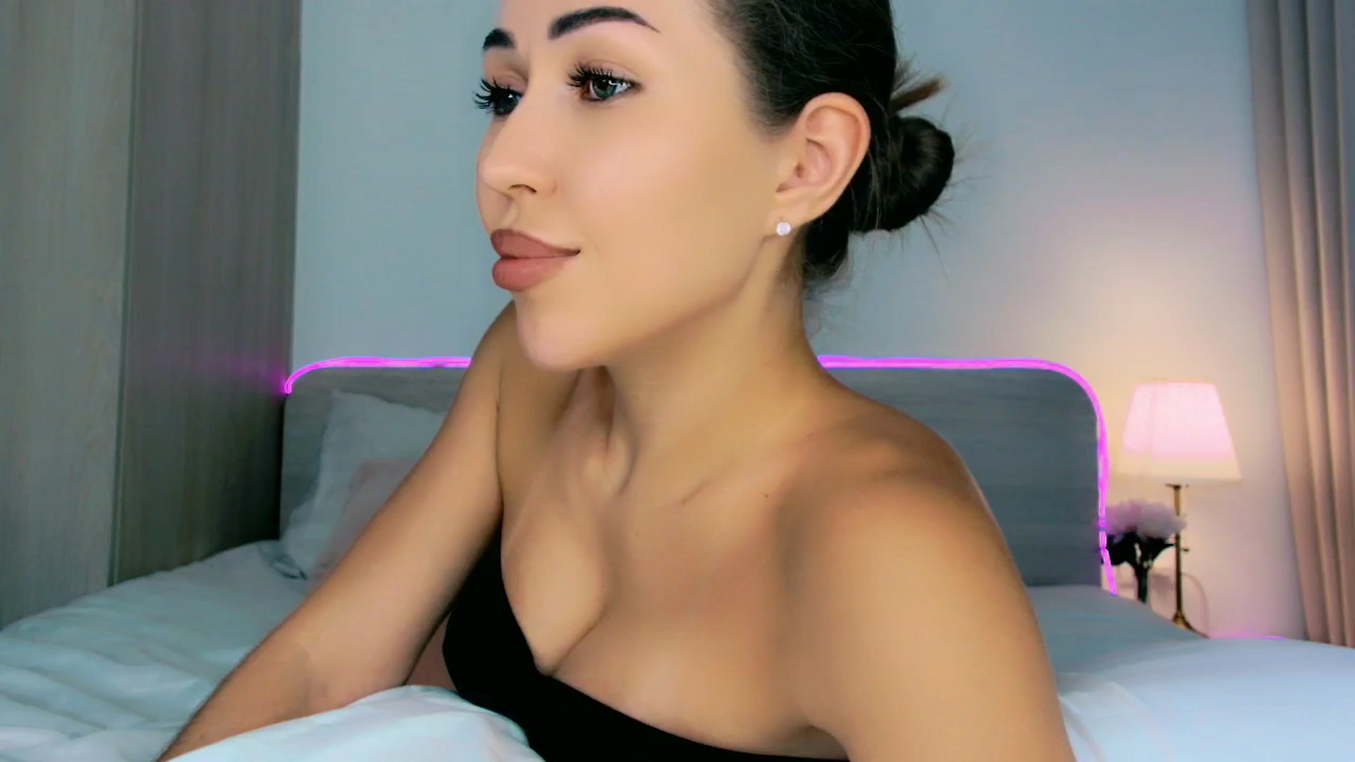 Gallery image thumbnail from mia4sin's myfreecams stream on, 03/27/2026, 16:47 image 20 of 20
