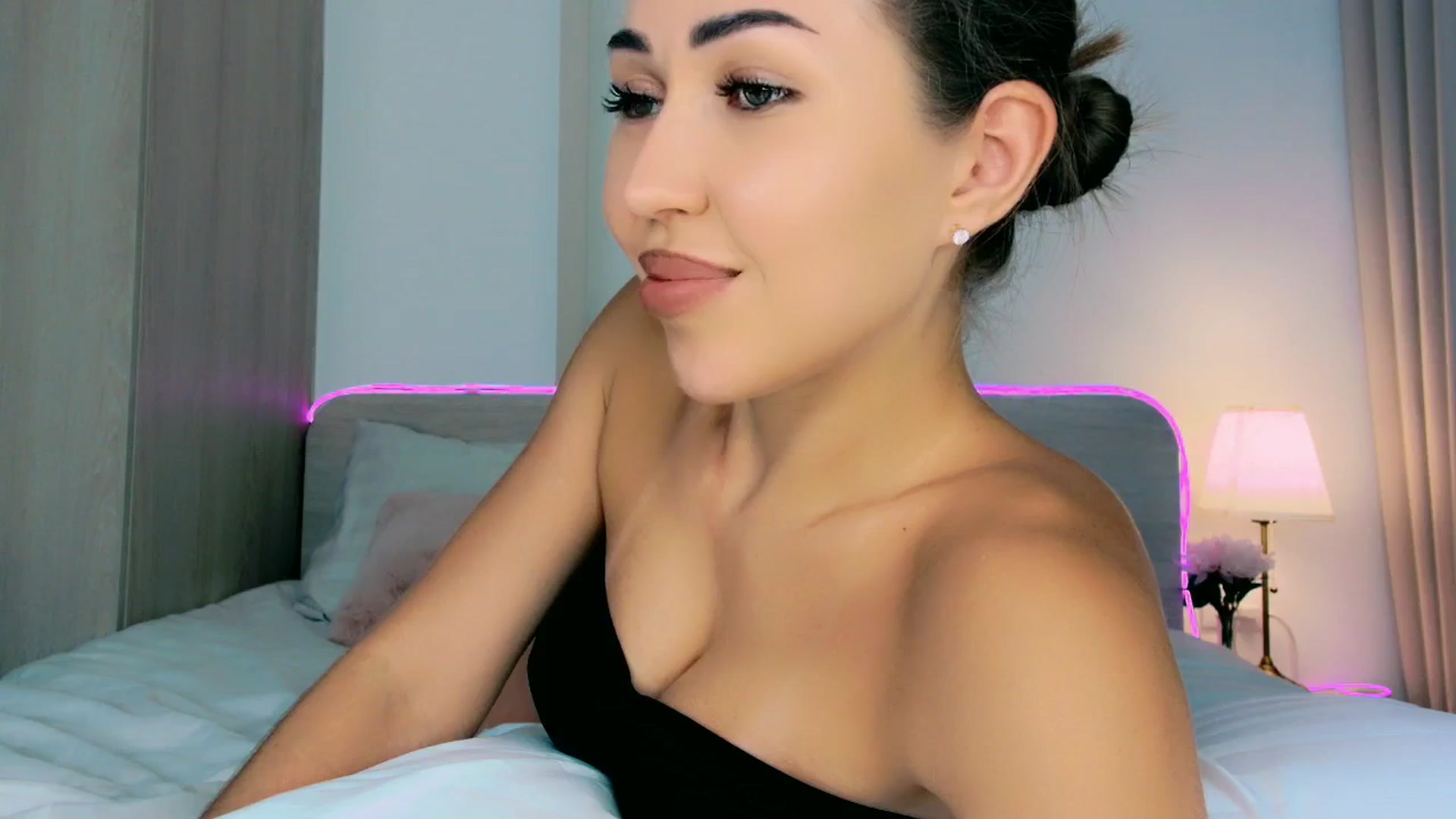 Gallery image thumbnail from mia4sin's myfreecams stream on, 03/27/2026, 16:47 image 19 of 20