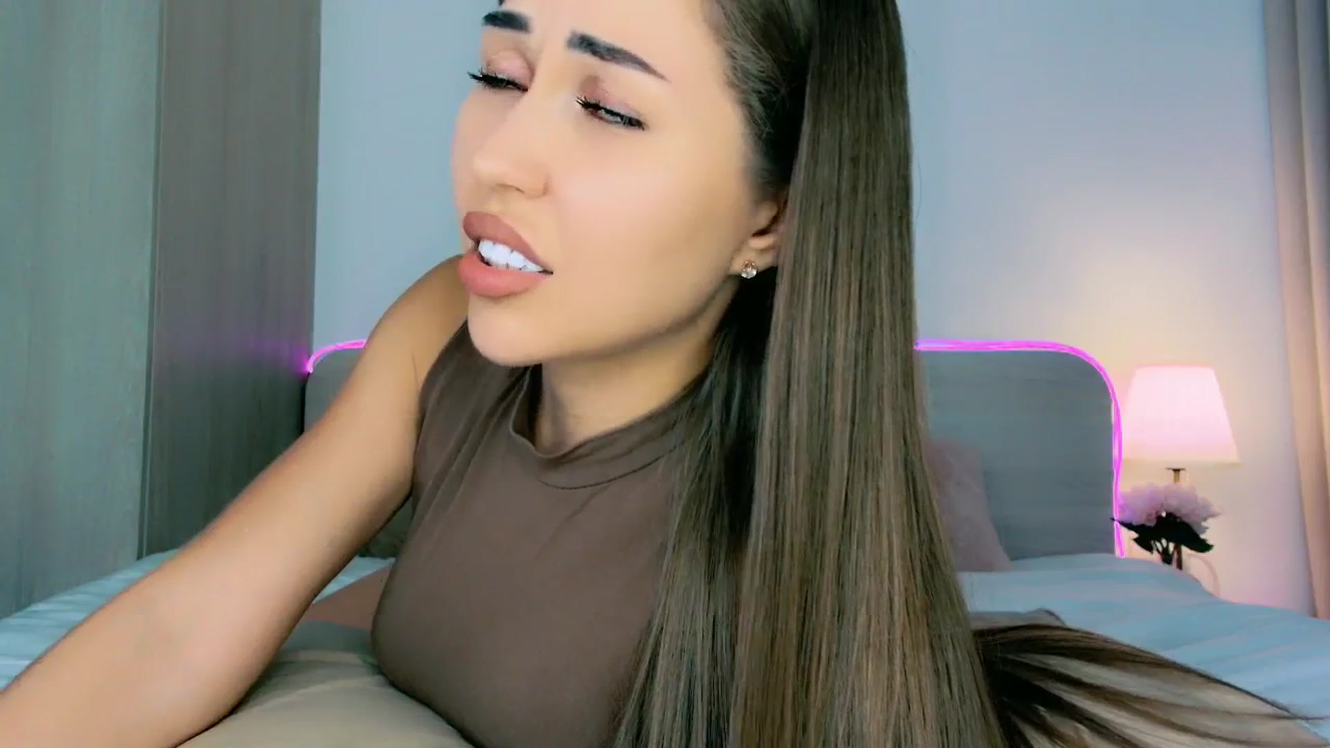 Gallery image thumbnail from mia4sin's myfreecams stream on, 04/08/2026, 10:25 image 17 of 20