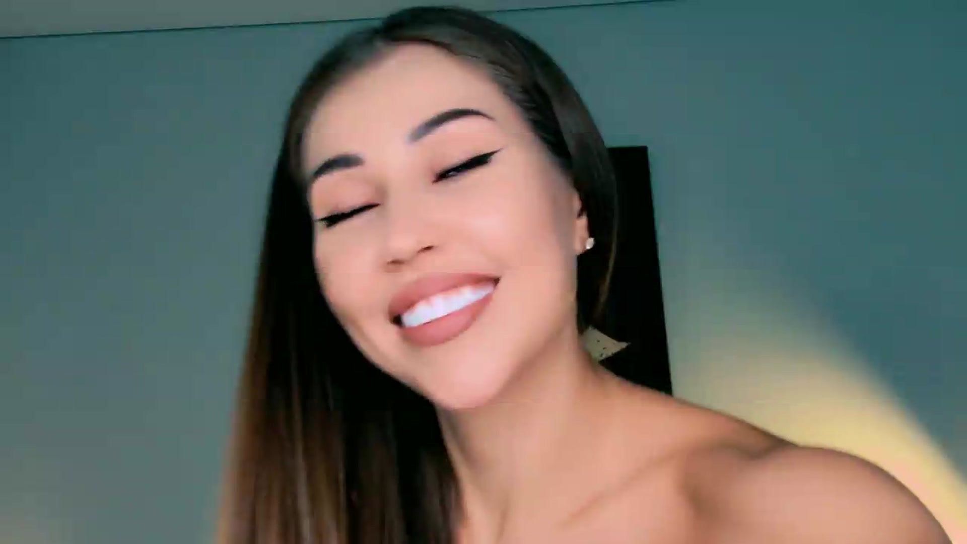 Gallery image thumbnail from mia4sin's myfreecams stream on, 05/09/2026, 21:51 image 14 of 20