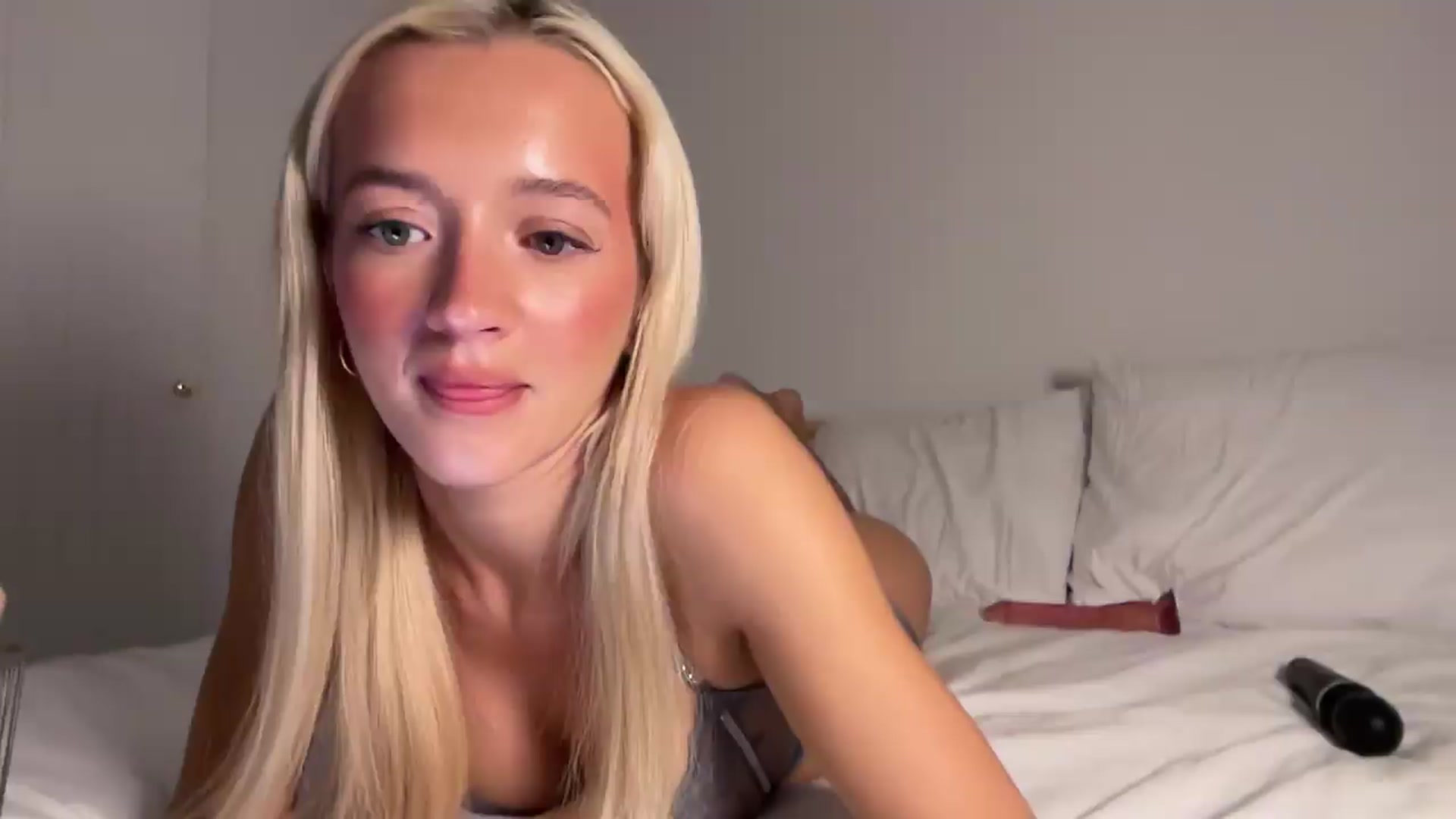 Gallery image thumbnail from mia_xo's myfreecams stream on, 08/28/2026, 24:44 image 13 of 20