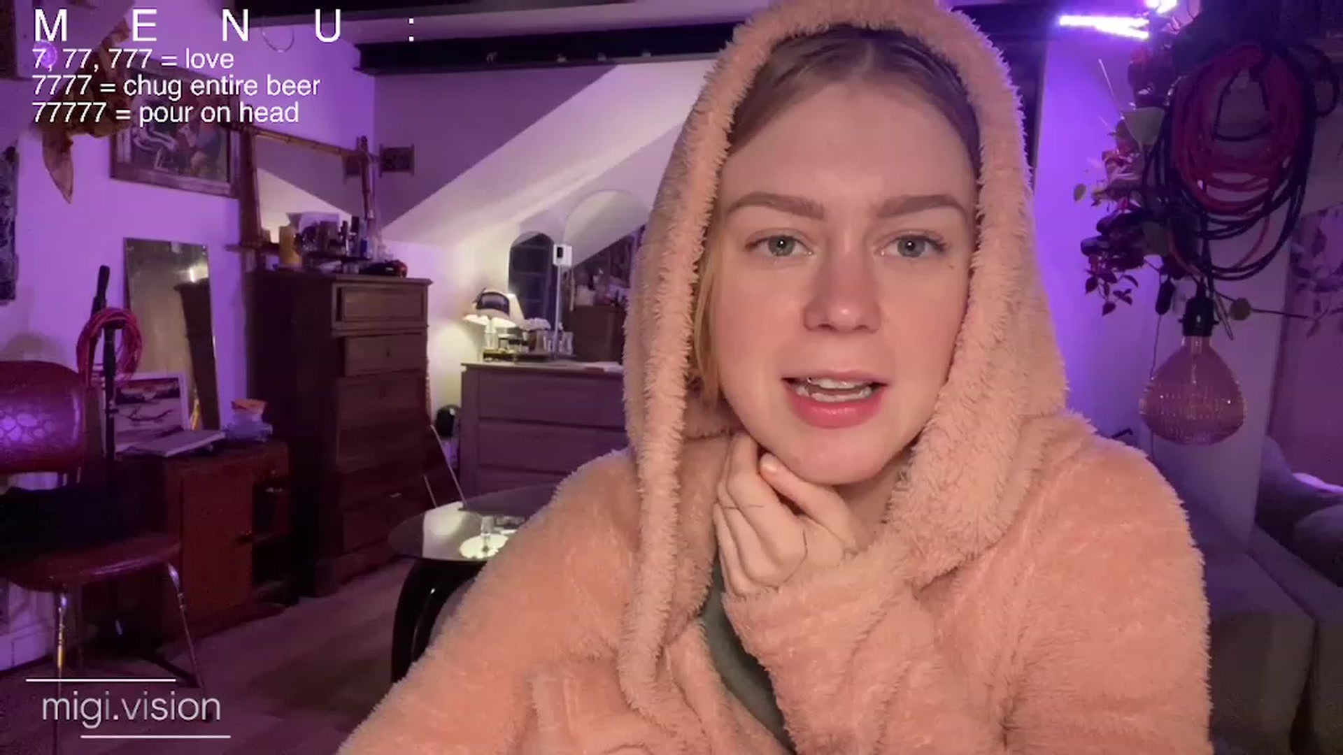 Gallery image thumbnail from migistardust's myfreecams stream on, 12/21/2022, 18:31 image 7 of 20