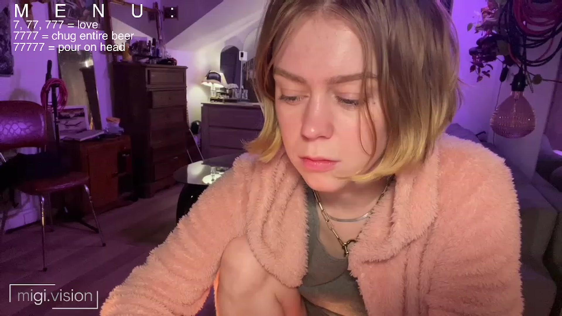 Gallery image thumbnail from migistardust's myfreecams stream on, 12/21/2022, 18:31 image 17 of 20