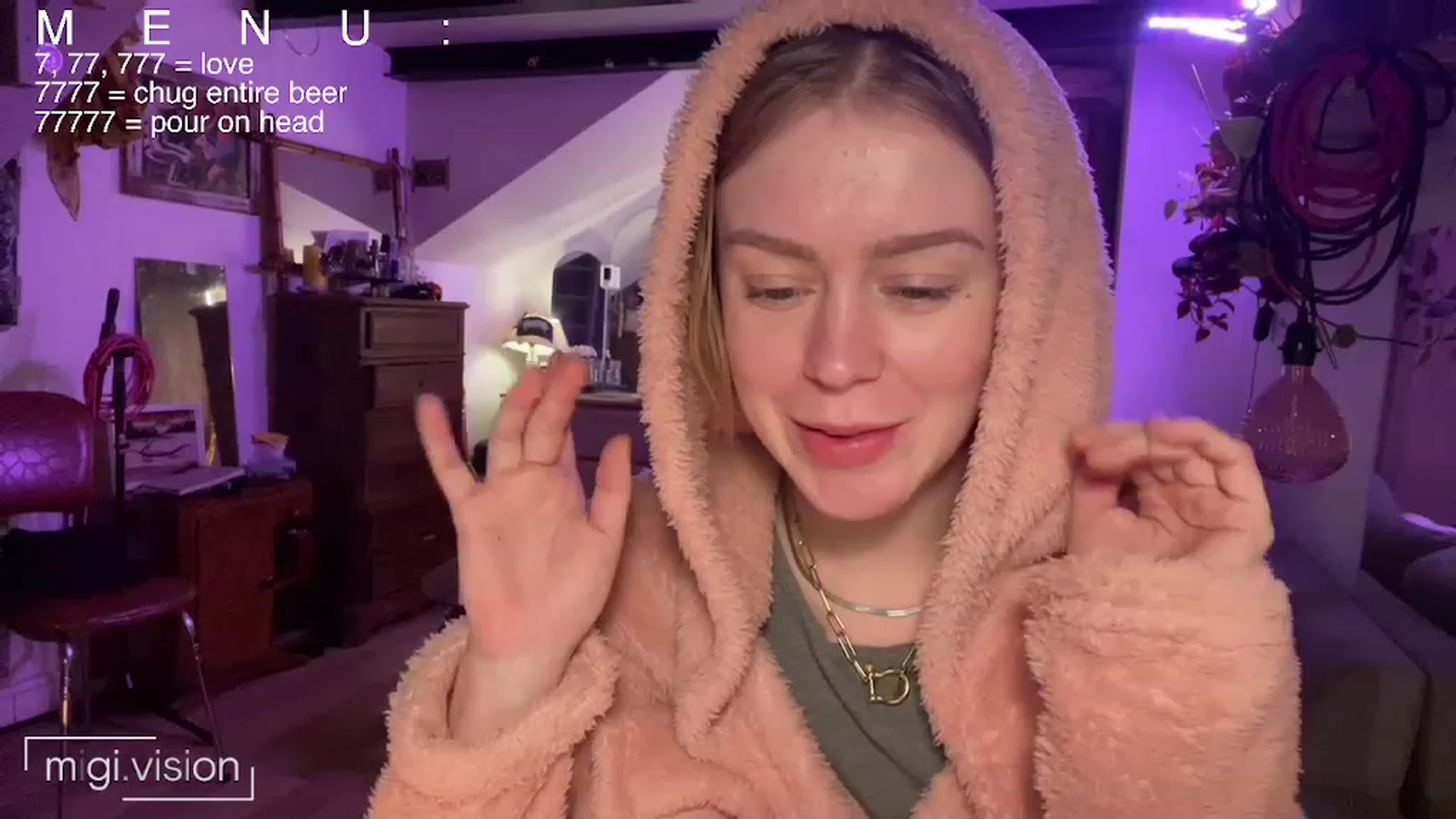 Gallery image thumbnail from migistardust's myfreecams stream on, 12/21/2022, 18:31 image 6 of 20