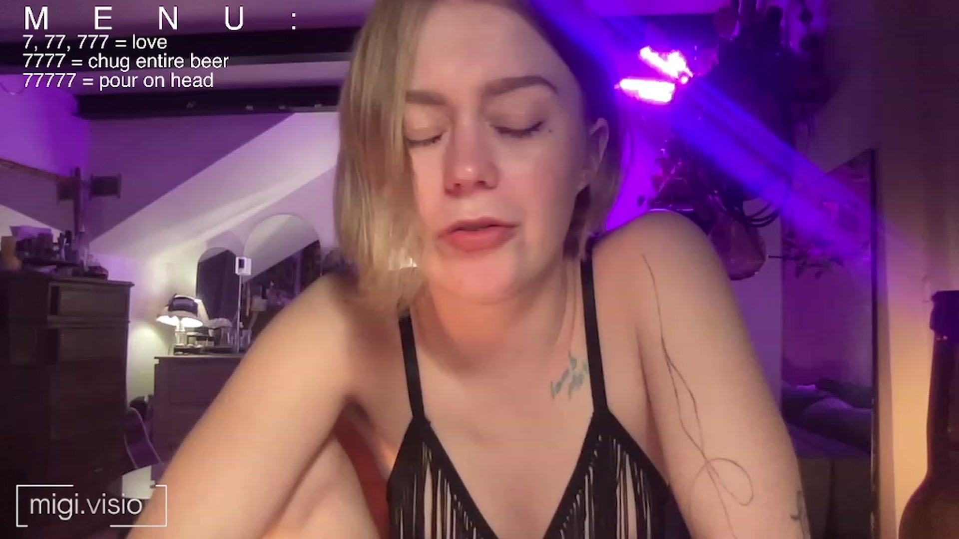 Gallery image thumbnail from migistardust's myfreecams stream on, 12/23/2022, 18:01 image 6 of 20
