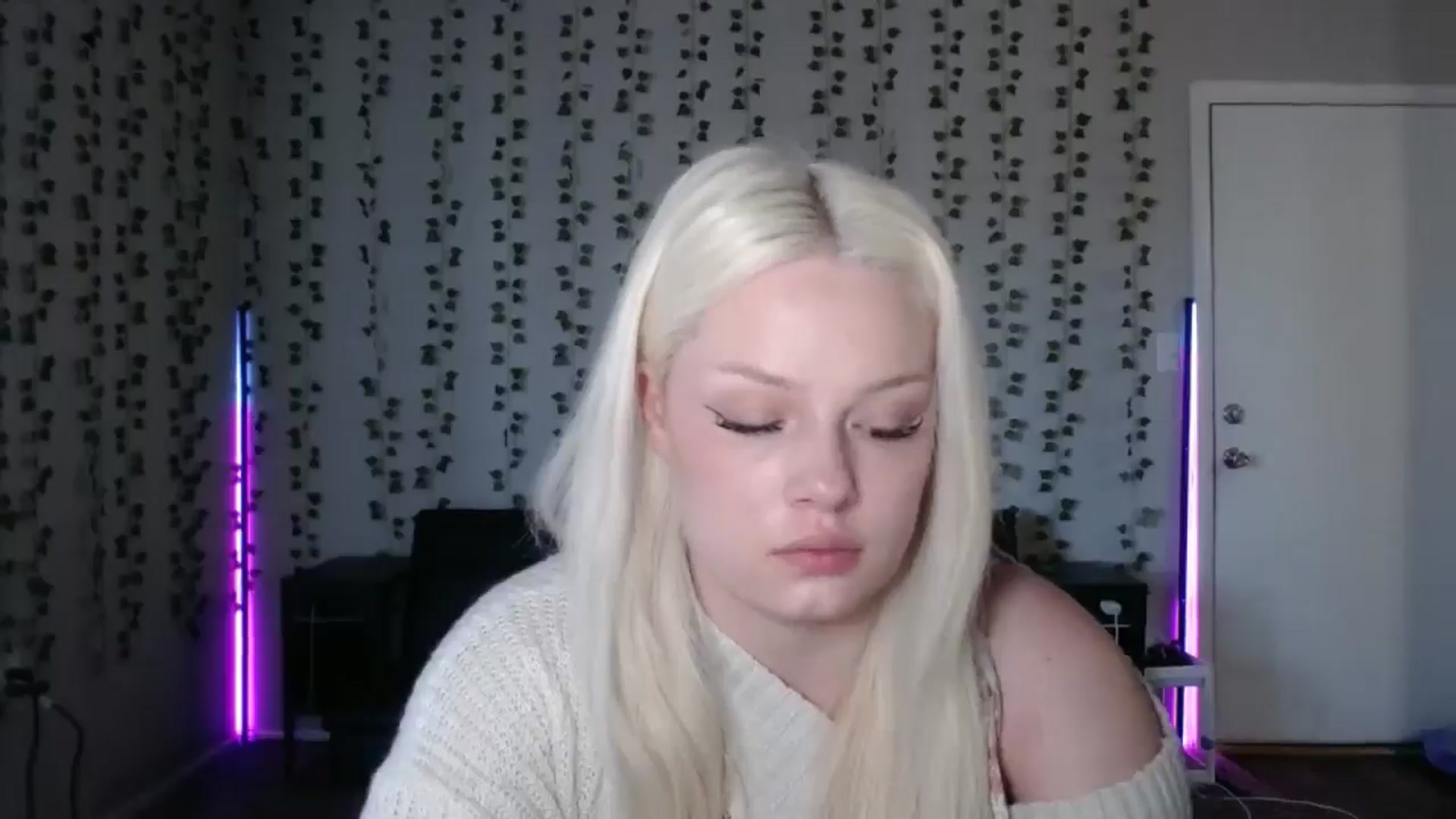 Gallery image thumbnail from milehighminx's myfreecams stream on, 03/25/2026, 19:21 image 20 of 20