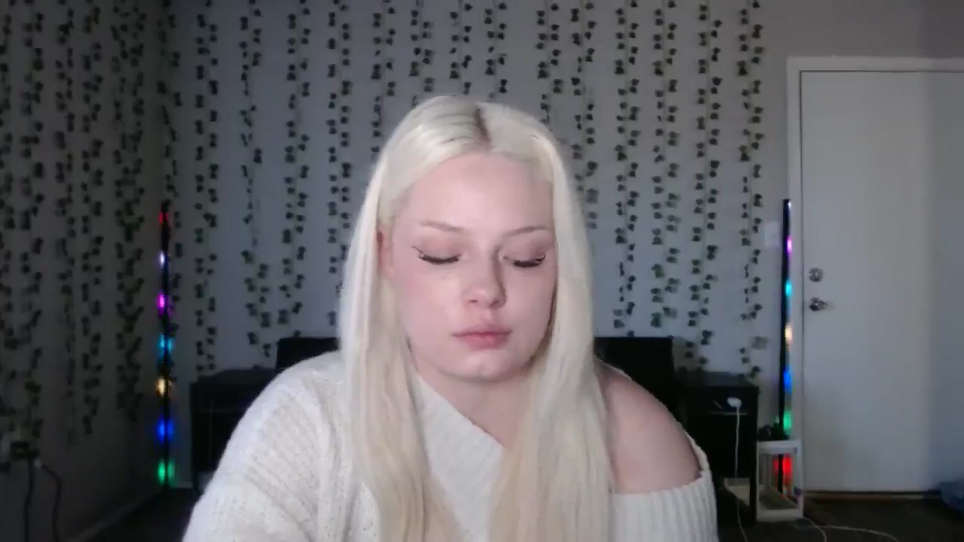 Gallery image thumbnail from milehighminx's myfreecams stream on, 03/25/2026, 19:21 image 3 of 20