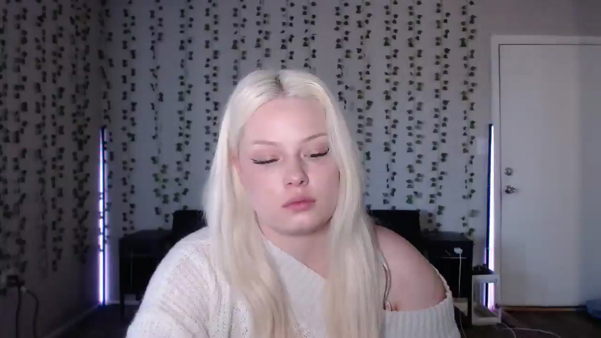 Gallery image thumbnail from milehighminx's myfreecams stream on, 03/25/2026, 19:21 image 14 of 20