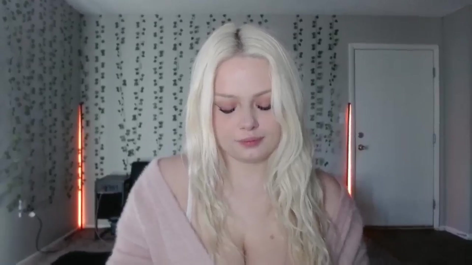 Gallery image thumbnail from milehighminx's myfreecams stream on, 03/29/2026, 14:47 image 16 of 20
