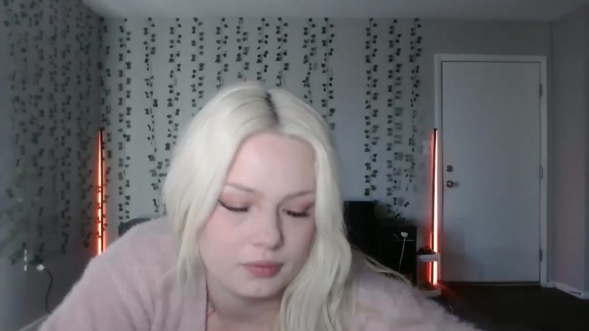 Gallery image thumbnail from milehighminx's myfreecams stream on, 03/29/2026, 14:47 image 12 of 20