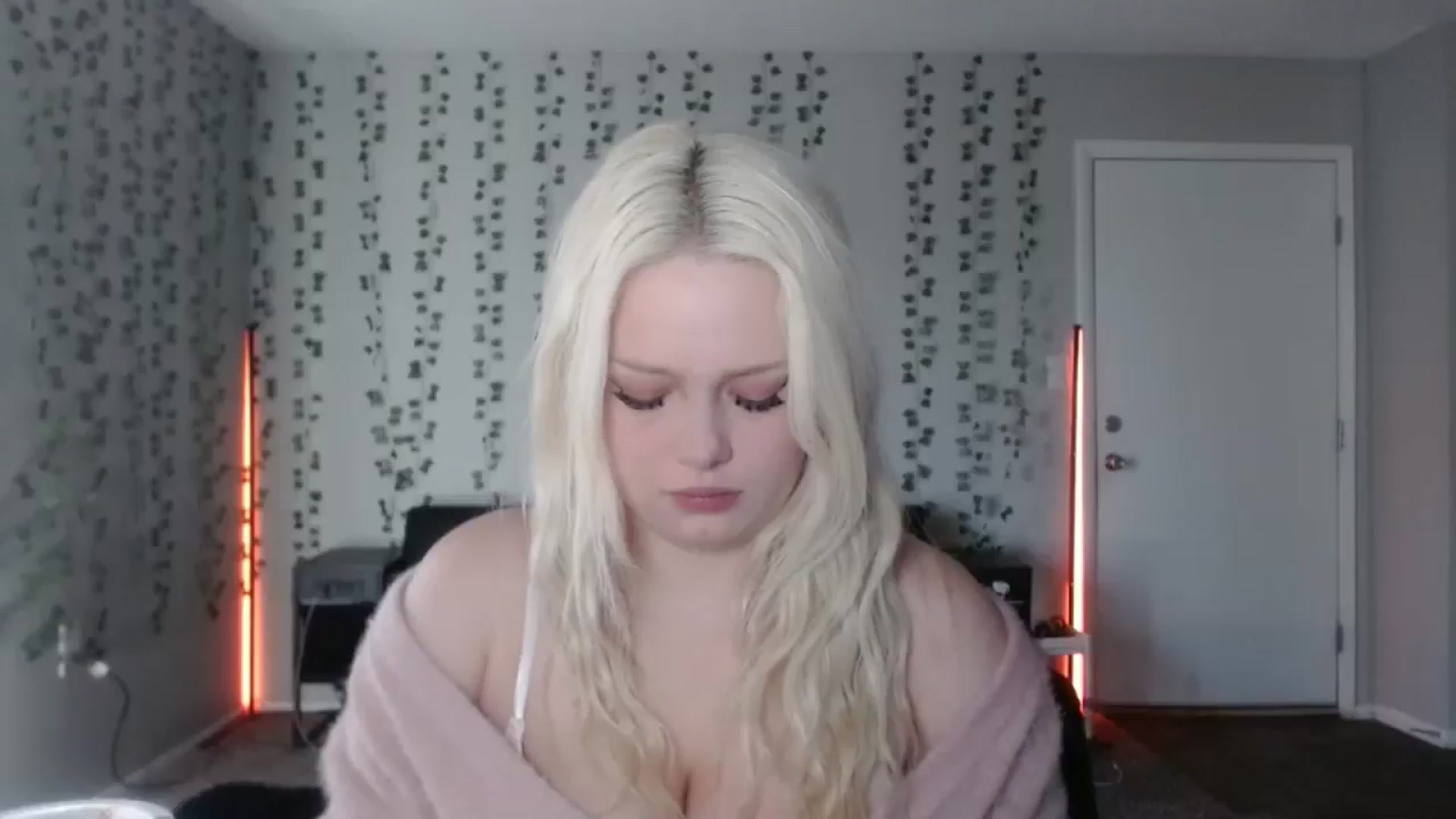 Gallery image thumbnail from milehighminx's myfreecams stream on, 03/29/2026, 14:47 image 17 of 20