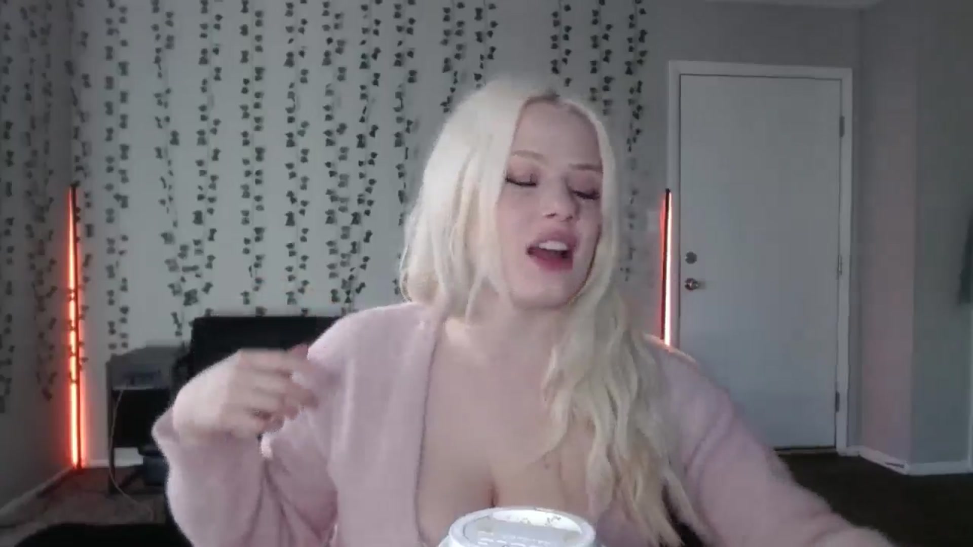 Gallery image thumbnail from milehighminx's myfreecams stream on, 03/29/2026, 14:47 image 2 of 20