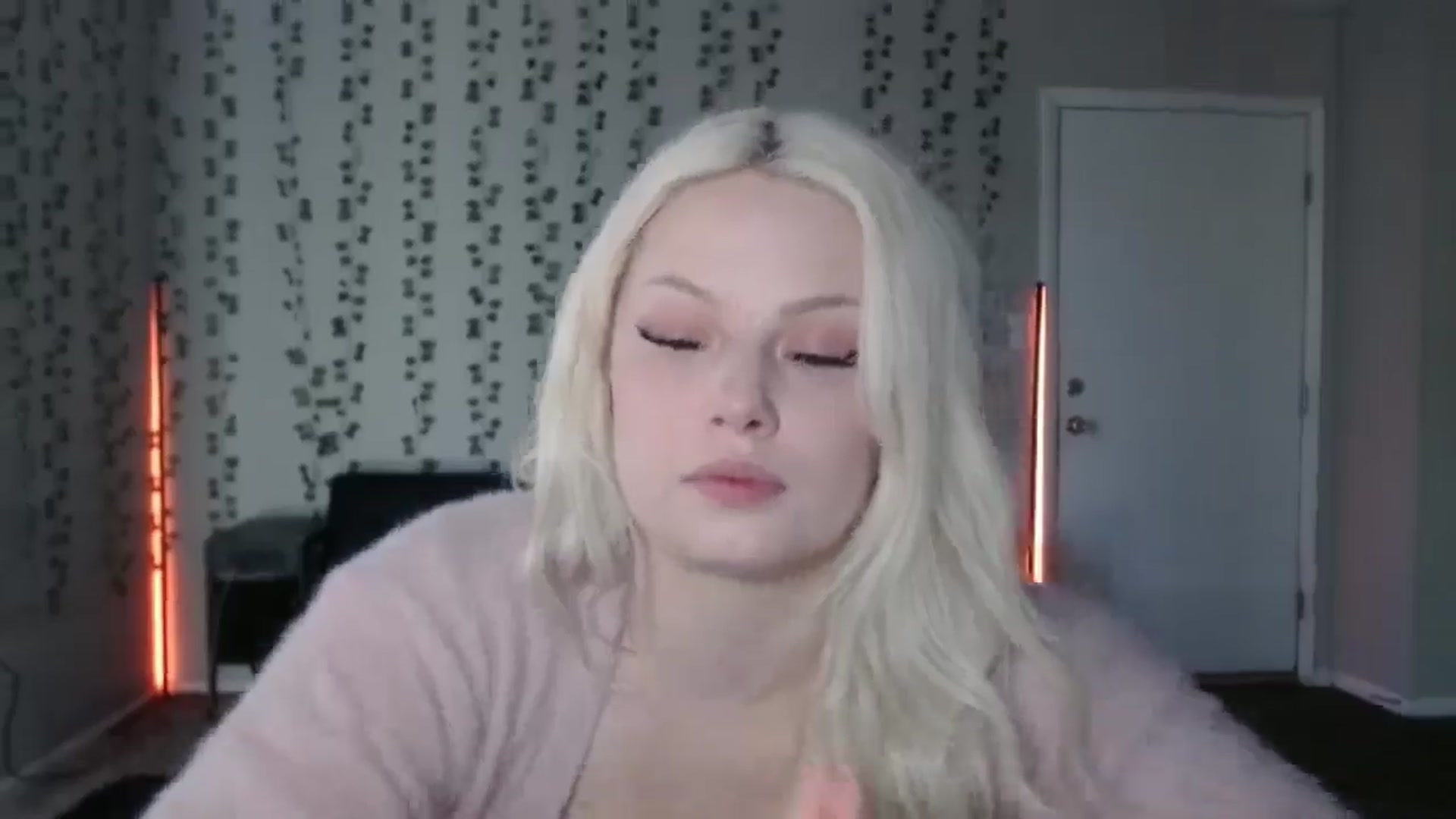 Gallery image thumbnail from milehighminx's myfreecams stream on, 03/29/2026, 14:47 image 8 of 20