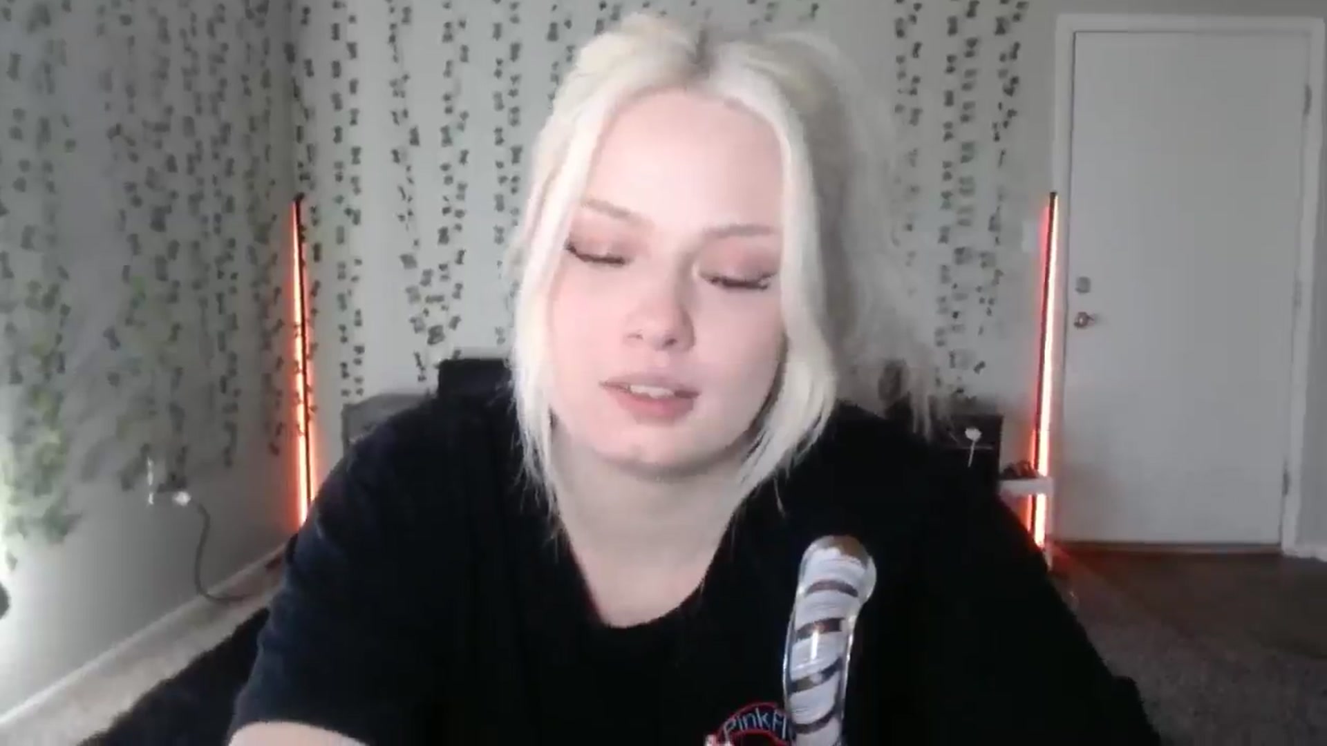Gallery image thumbnail from milehighminx's myfreecams stream on, 03/29/2026, 15:44 image 16 of 20