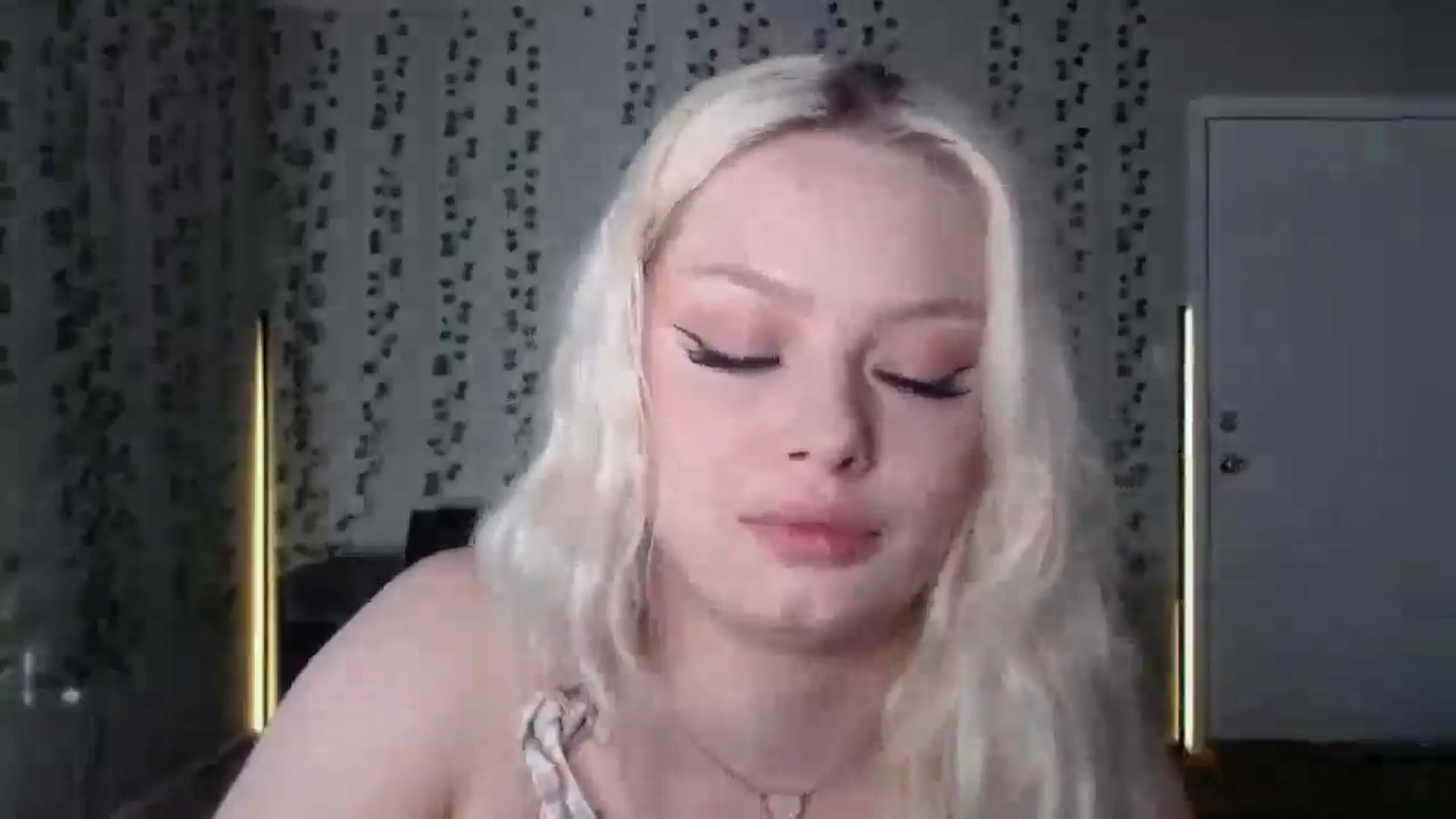 Gallery image thumbnail from milehighminx's myfreecams stream on, 04/21/2026, 15:49 image 2 of 20